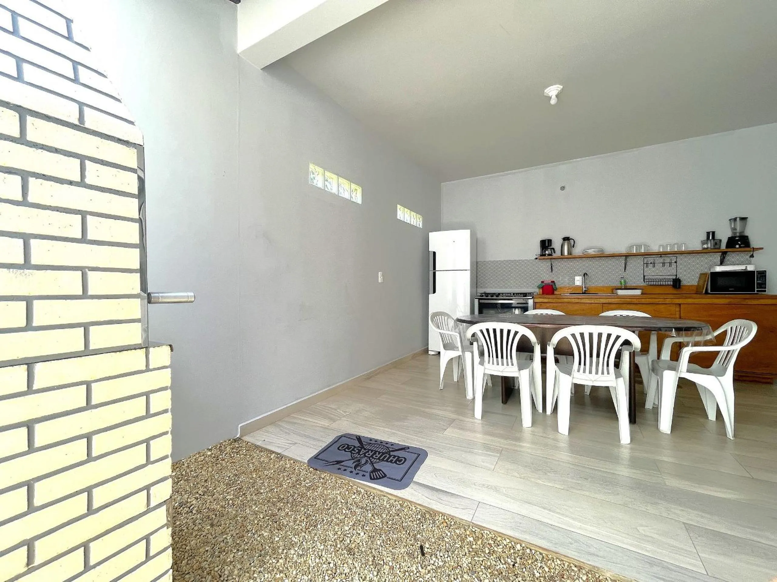 Kitchen or kitchenette in Apenas 700m do mar e 25min do Beto Carrero