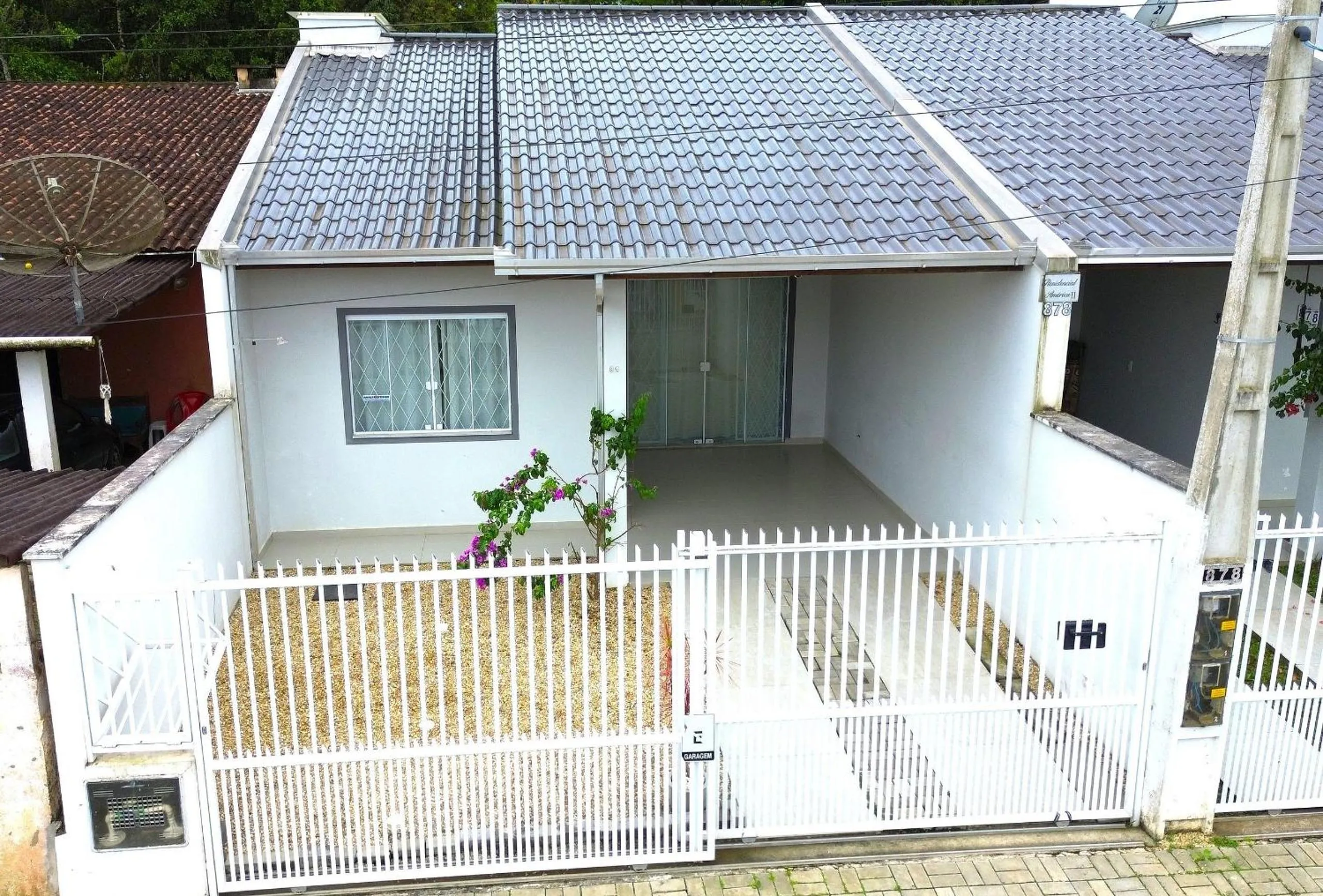 Facade/entrance in Apenas 700m do mar e 25min do Beto Carrero