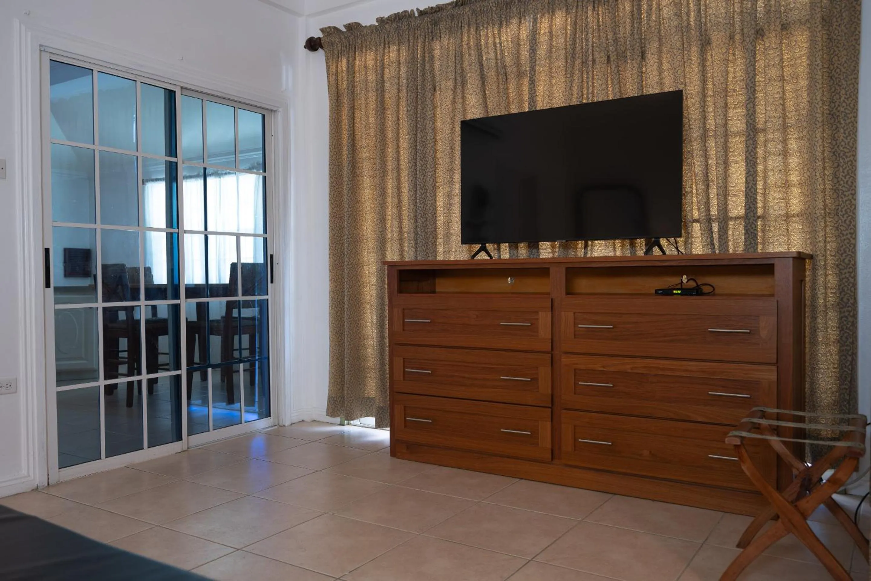 TV and multimedia in Grand Coastal Hotel