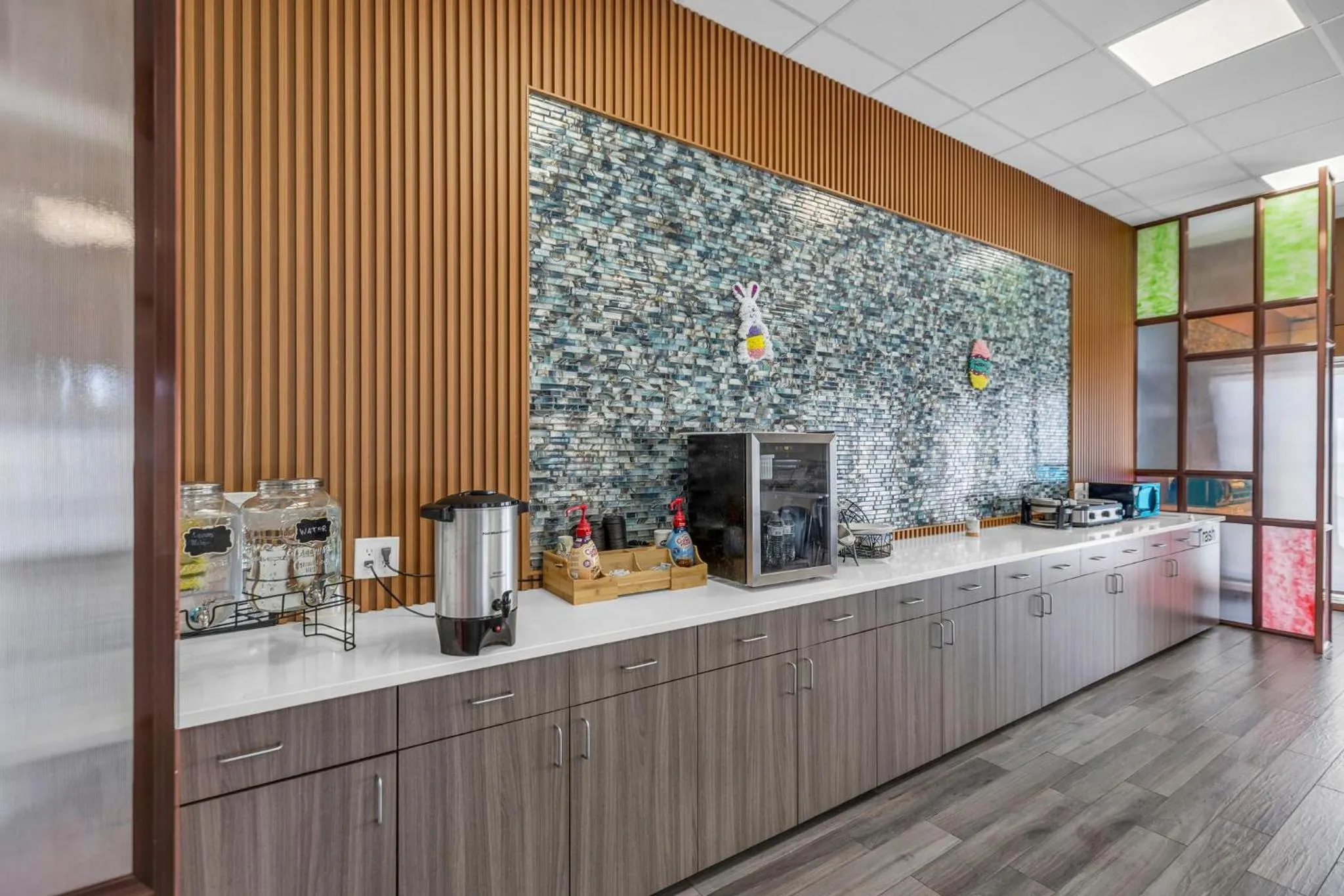 Coffee/tea facilities in KC Inn Hotel Kansas City