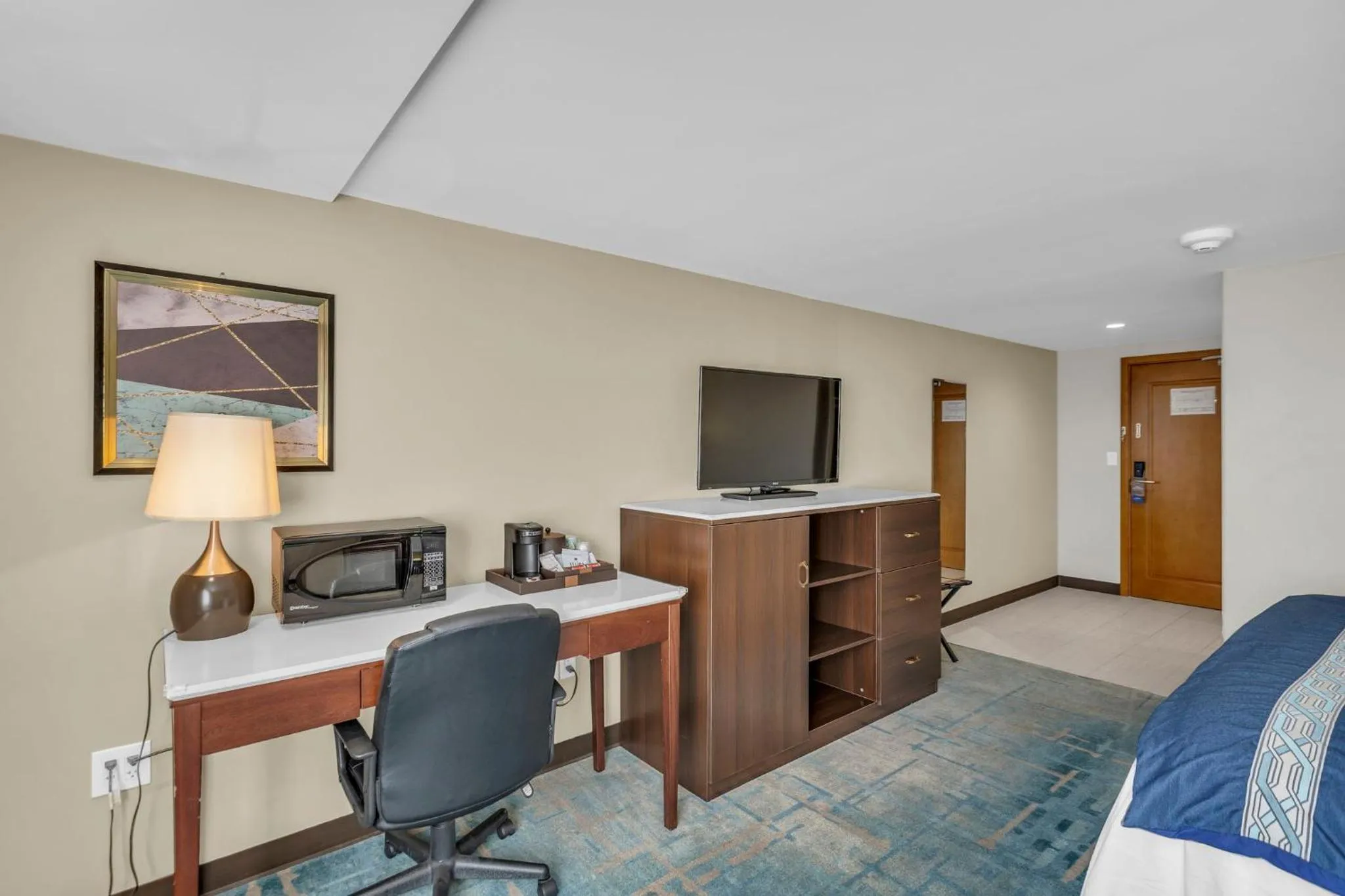 Bed in KC Inn Hotel Kansas City