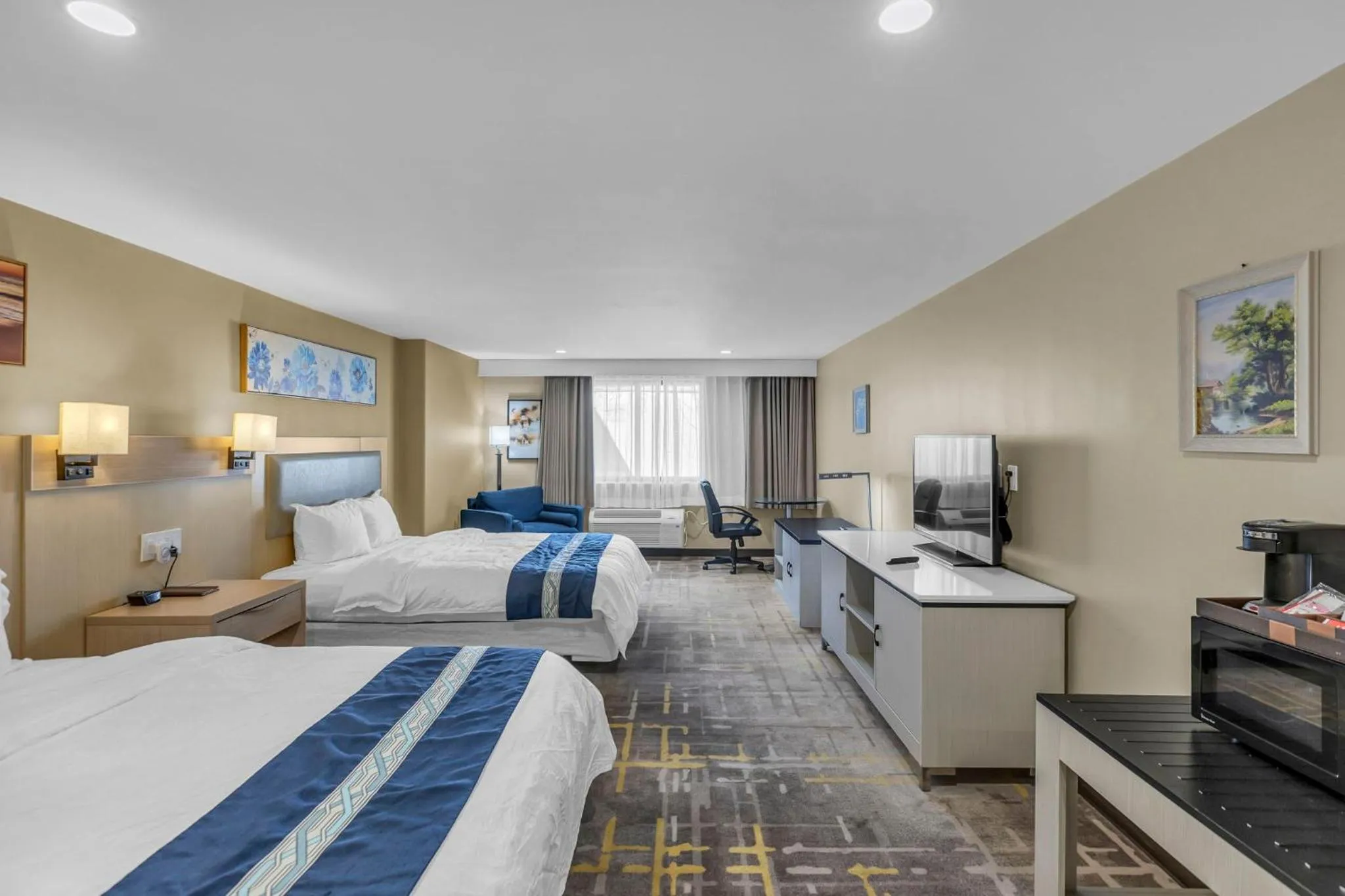 Bed in KC Inn Hotel Kansas City