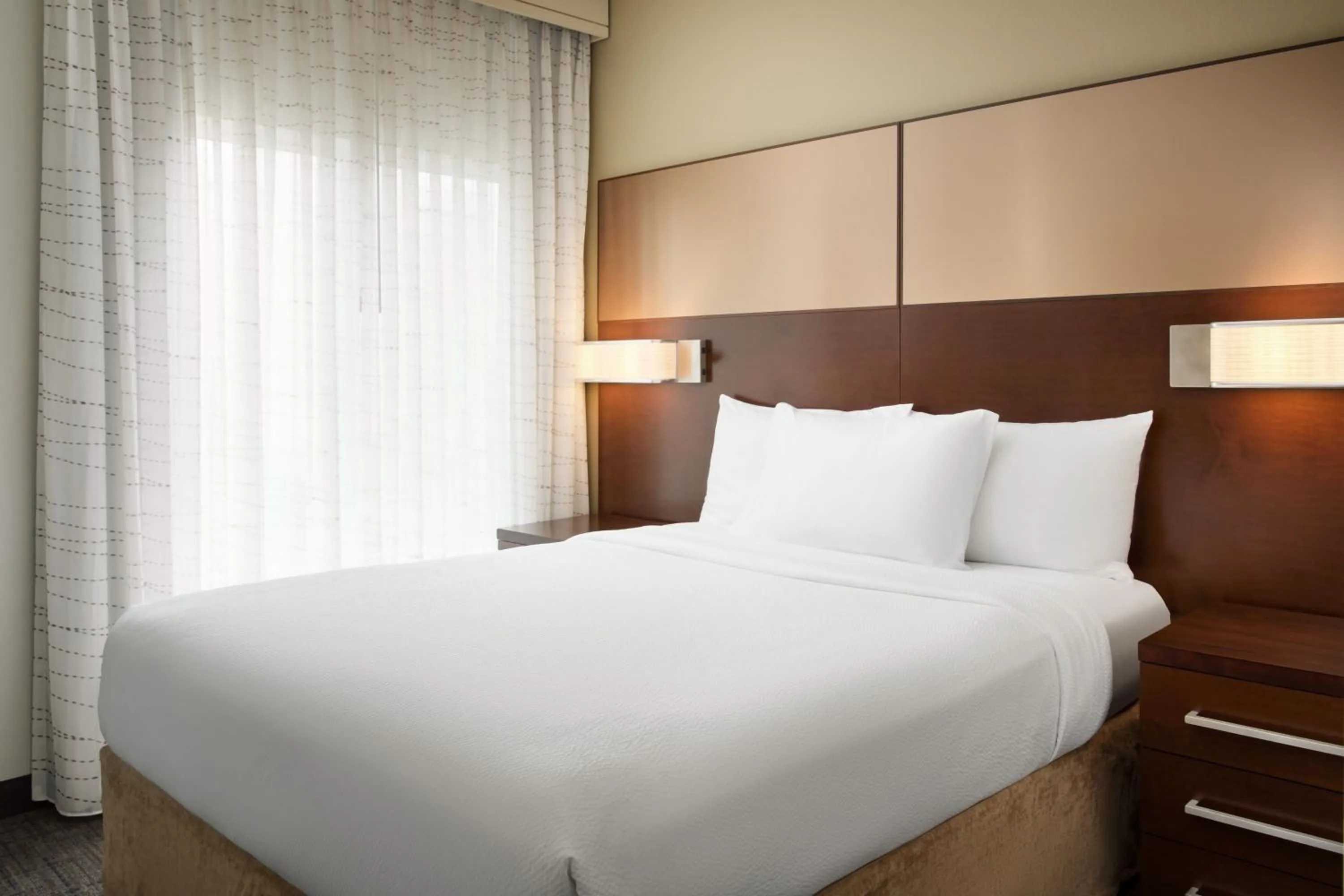 Bedroom, Bed in Residence Inn by Marriott Fort Myers at I-75 and Gulf Coast Town Center