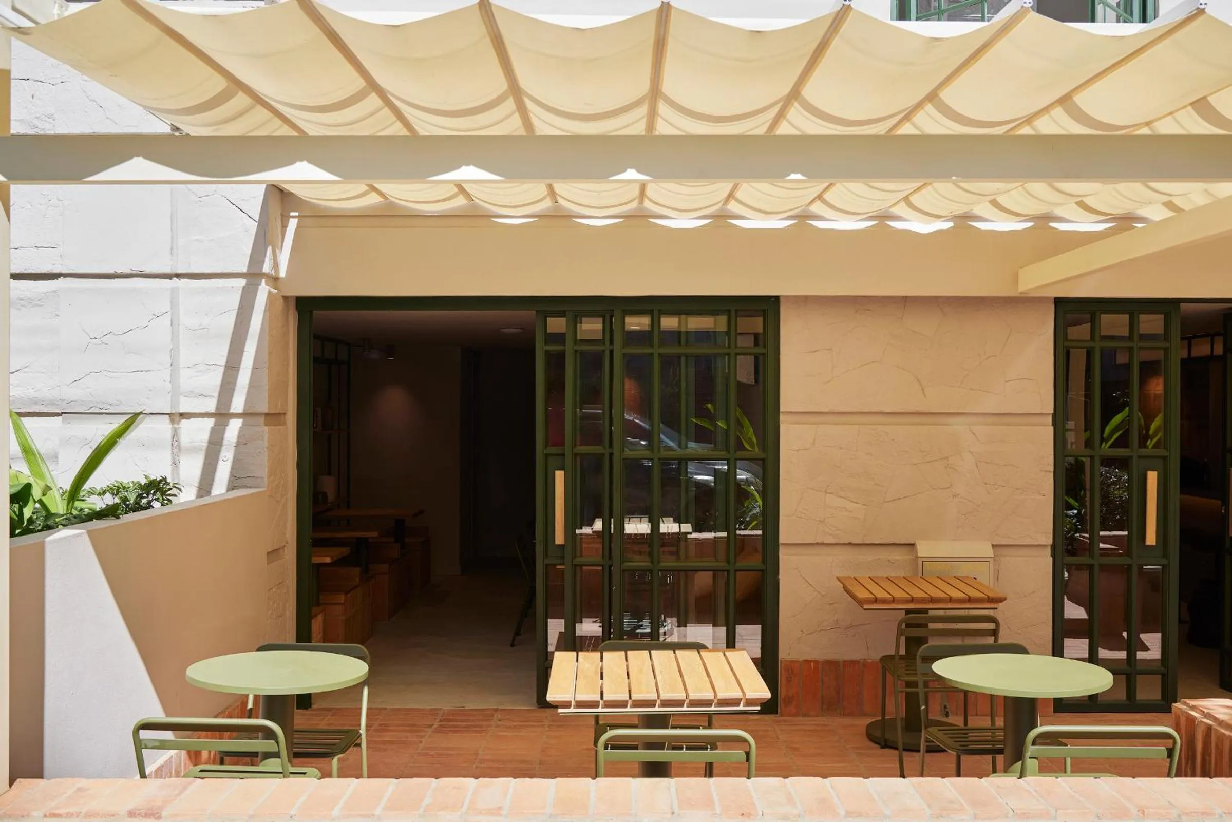 Restaurant/places to eat in Antipoda Hotel Boutique