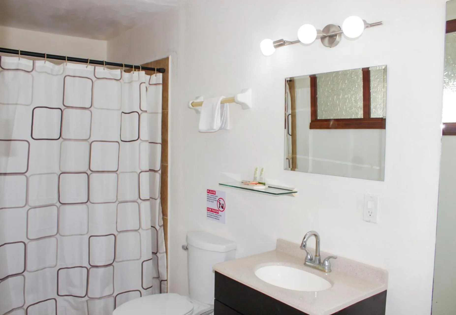 Bathroom in Hotel Allende