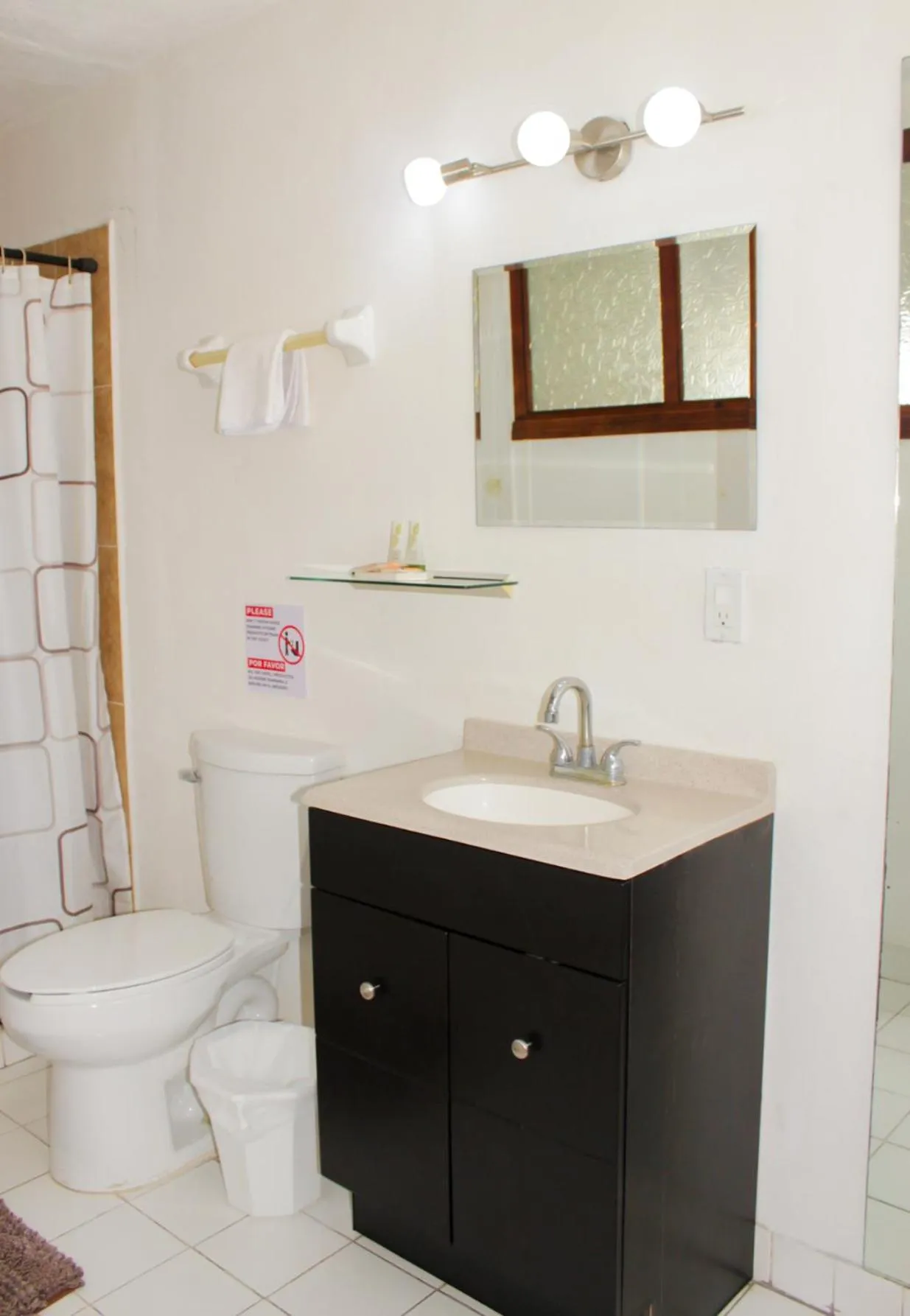 Bathroom in Hotel Allende