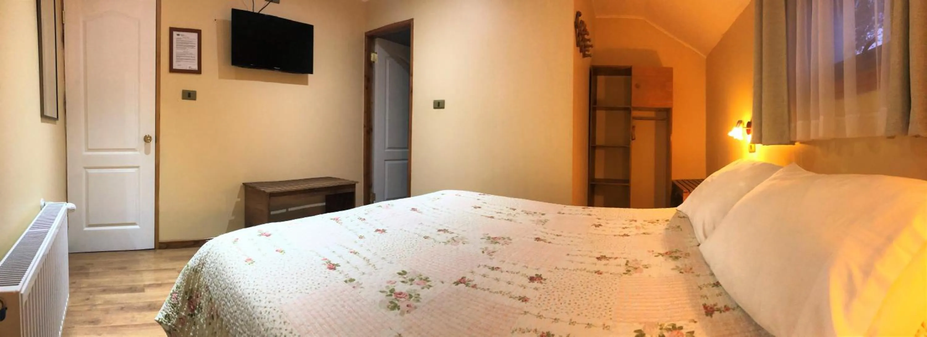 Shower, Bed in Hostal Graciela