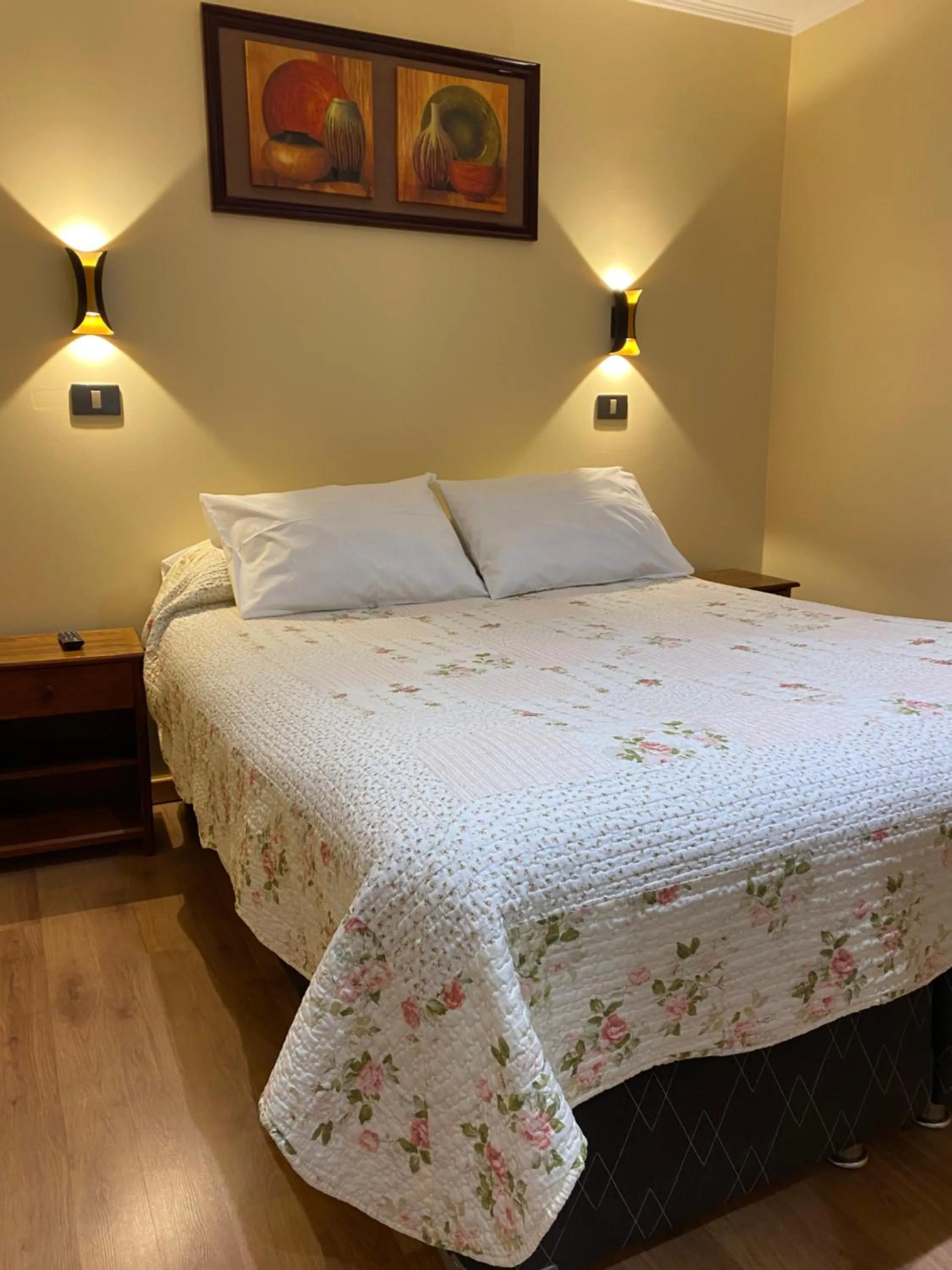 TV and multimedia, Bed in Hostal Graciela