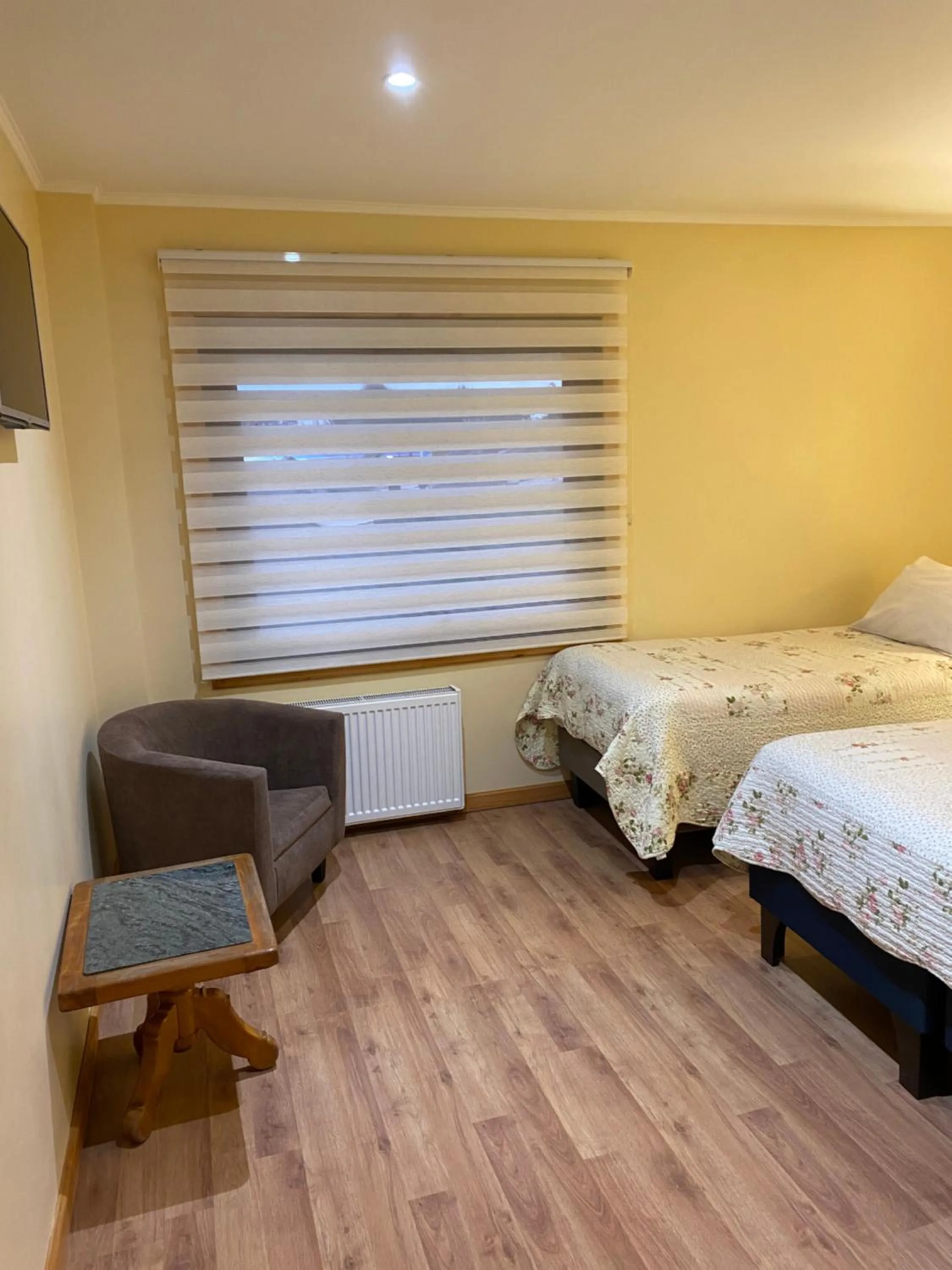 TV and multimedia, Bed in Hostal Graciela