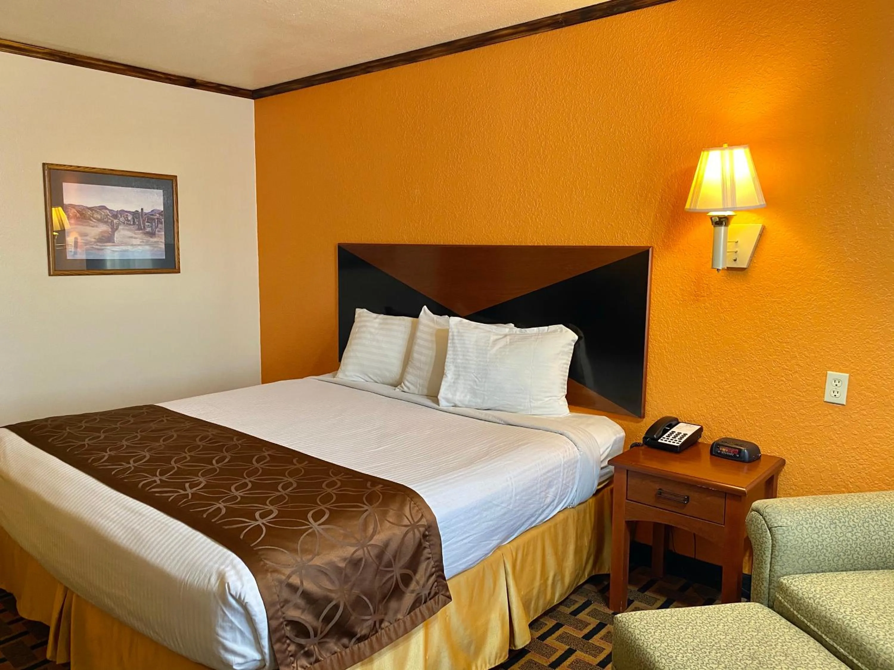 Bedroom, Bed in Green bird Inn