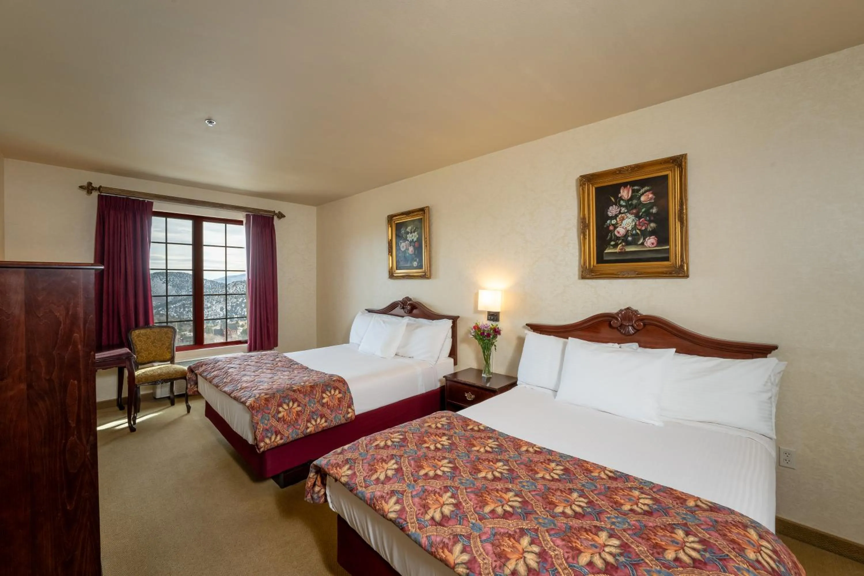 Bed in Silverland Inn