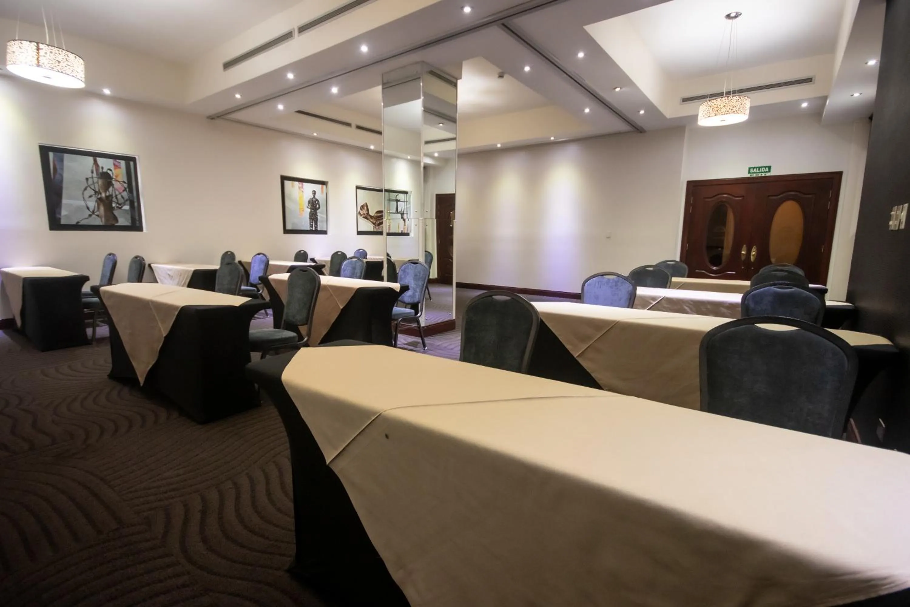 Meeting/conference room in Parque del Lago Boutique Hotel