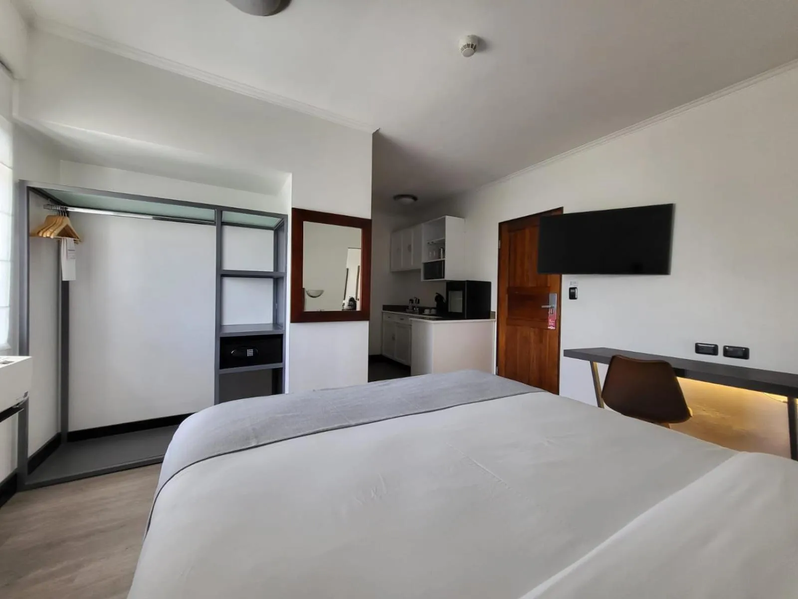 Family Suite 1 Queen Bed in Parque del Lago Boutique Hotel