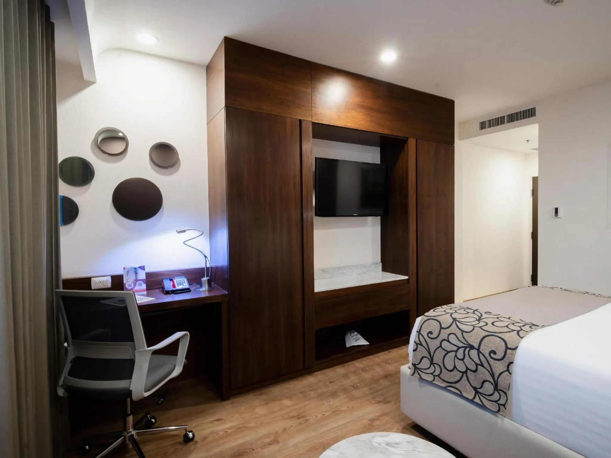 TV and multimedia, Bed in HS HOTSSON Hotel Queretaro