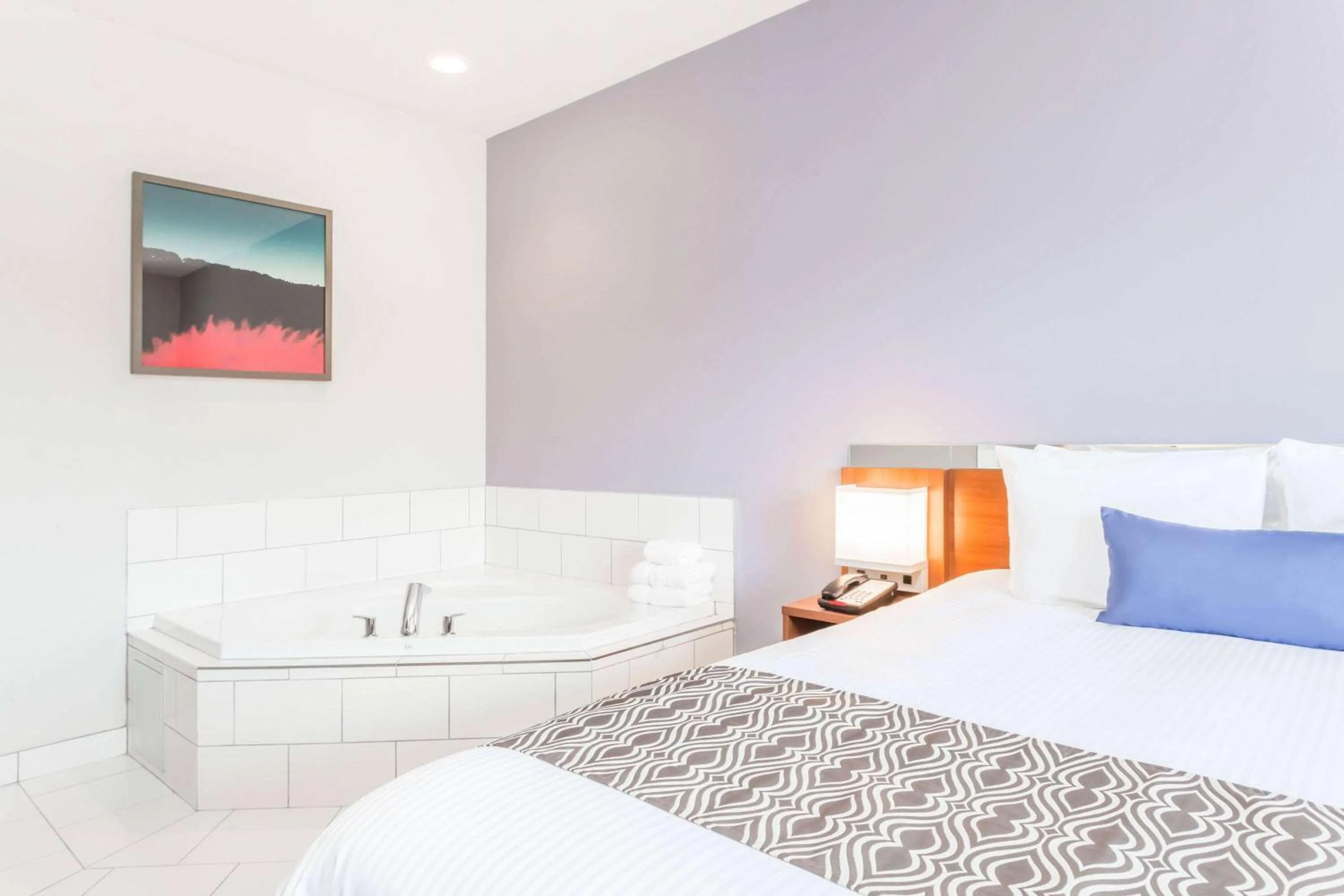 Queen Studio - Non-Smoking in Microtel Inn & Suites Sault Ste. Marie