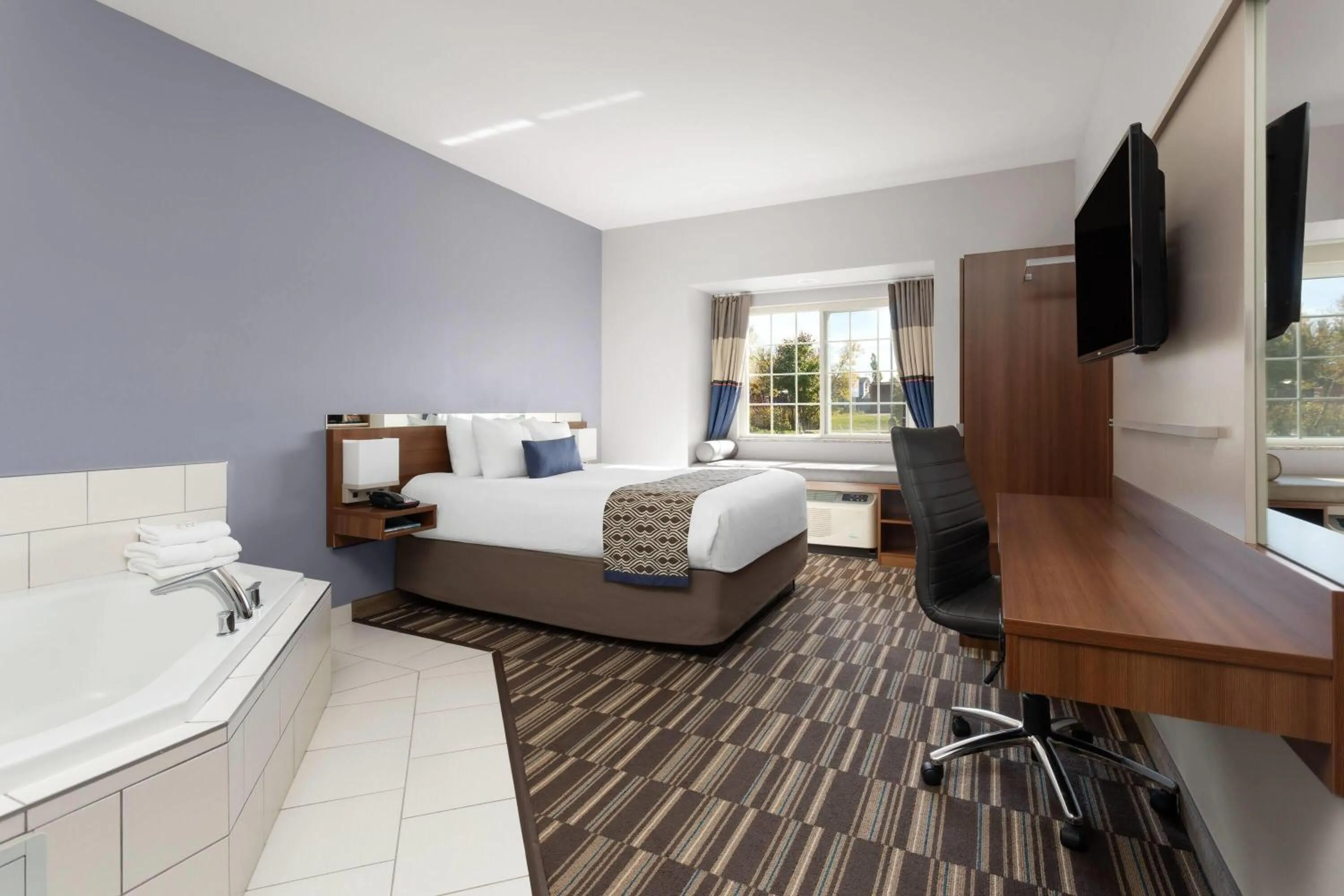 Bath, Bed in Microtel Inn & Suites Sault Ste. Marie