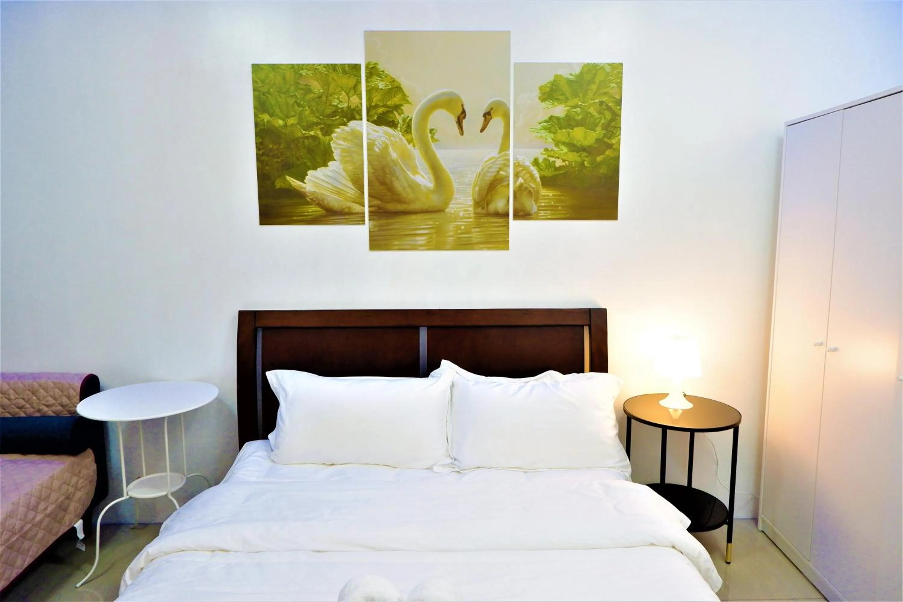 Photo of the whole room, Bed in Shore Residences MOA Dynastel Staycation