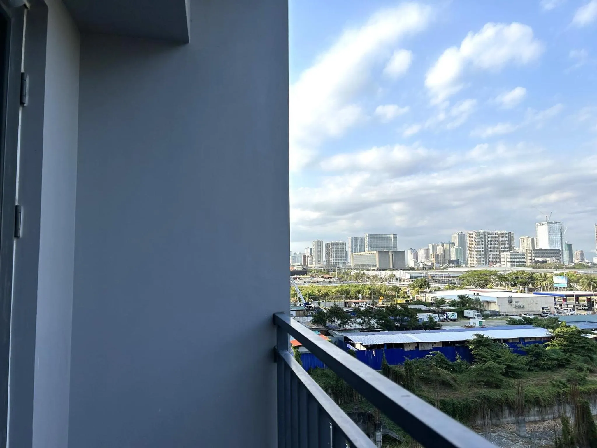 City view in Shore Residences MOA Dynastel Staycation