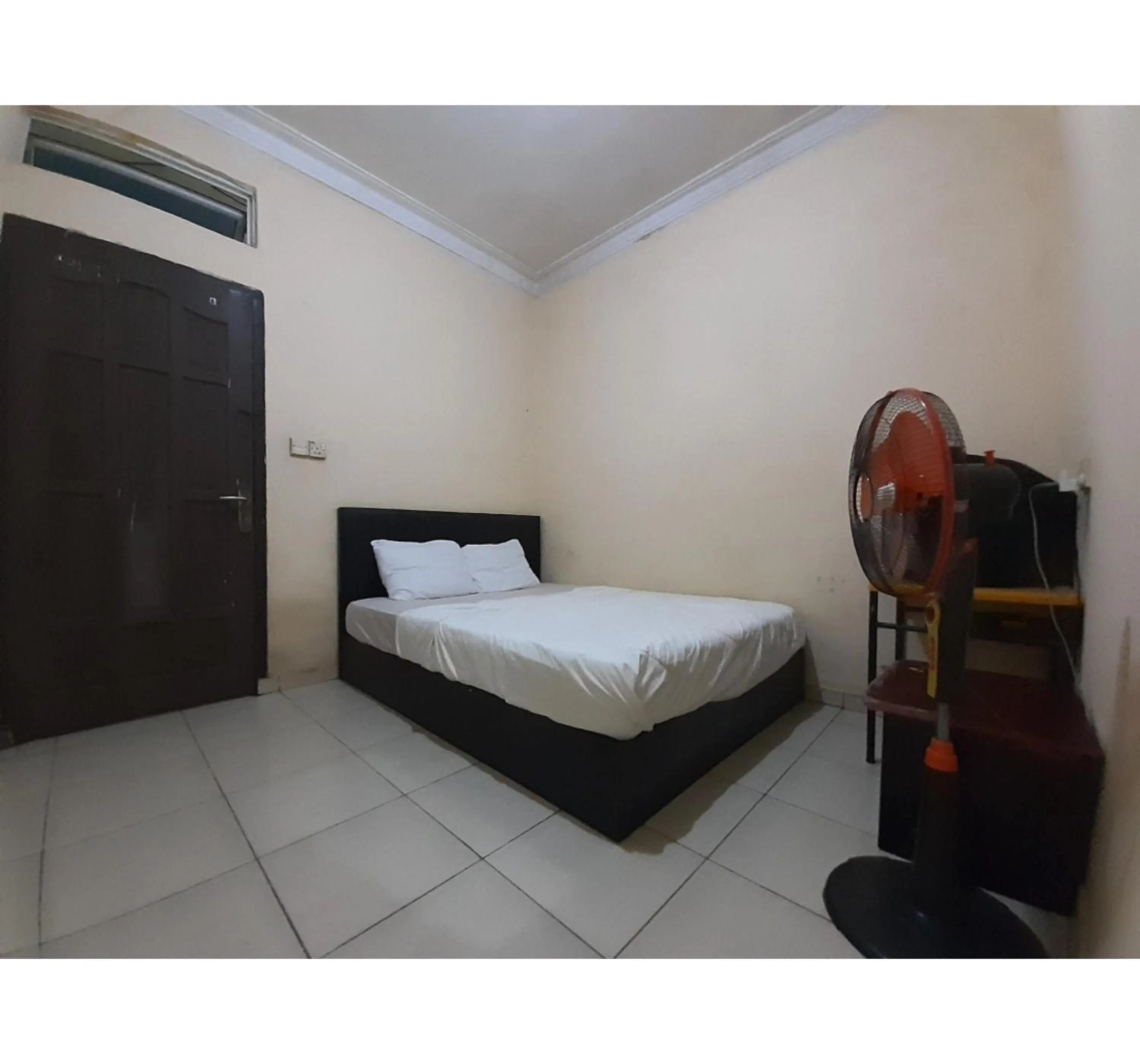Bedroom, Bed in Hotel O Pinus Jaya SyariahNearTaman Amaryllis Pekanbaru