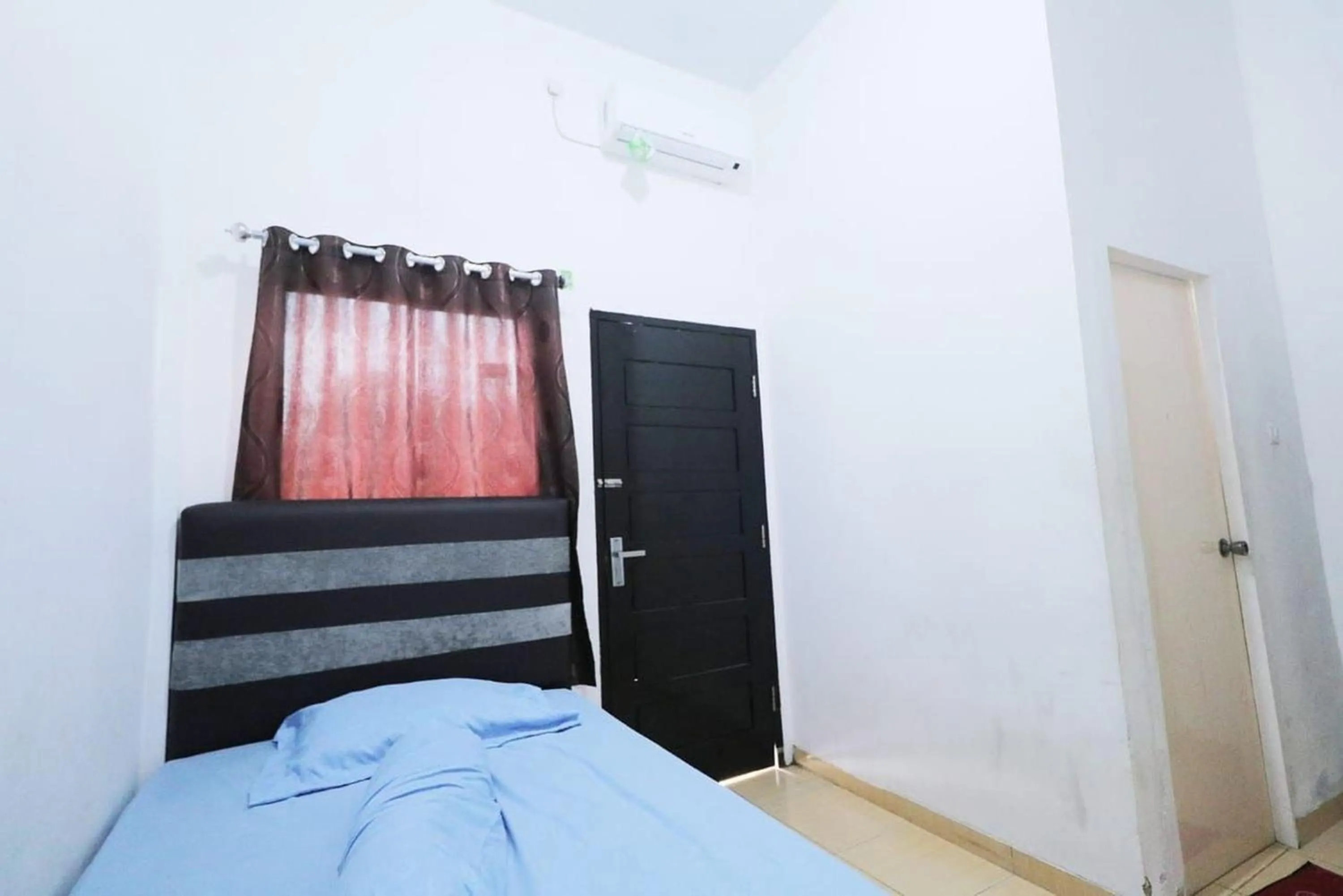 Bedroom, Bed in Hotel O Widya Homestay SyariahNearBandara Sultan Syarif Kasim II