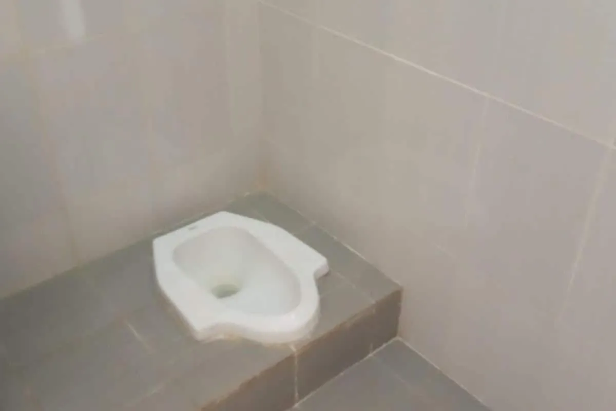 Bathroom in SPOT ON 93442 Widya Homestay SyariahNearBandara Sultan Syarif Kasim II