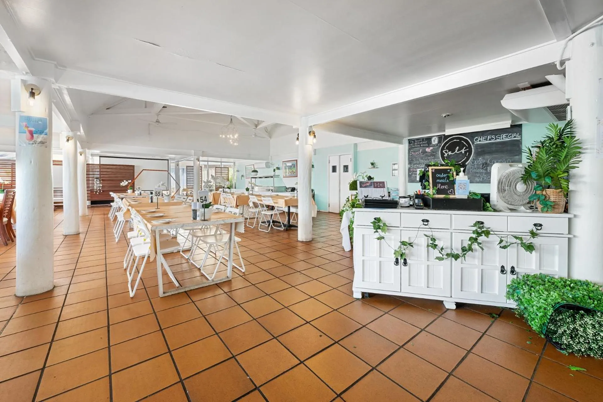 Restaurant/places to eat in The Resort at Dolphin Heads