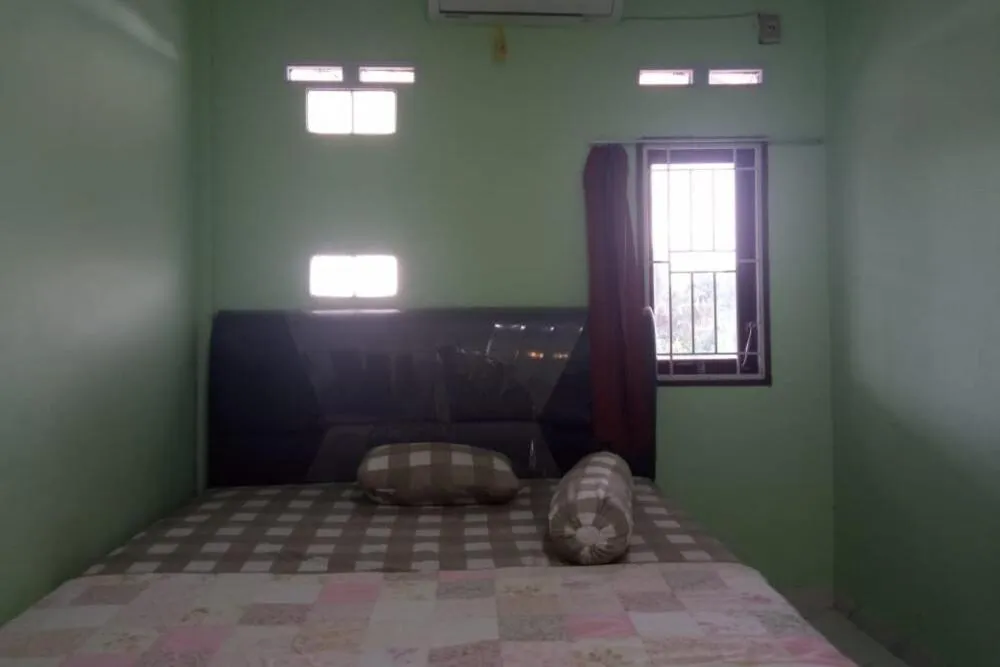 Bedroom in Hotel O White House SyariahNearOYO 93457 White House Syariah