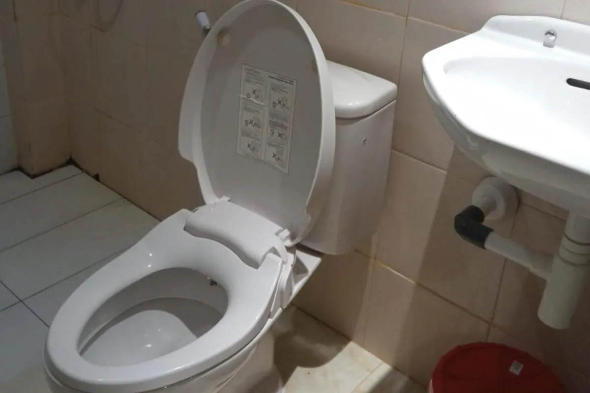 Bathroom in Hotel O White House SyariahNearOYO 93457 White House Syariah