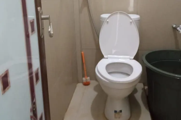 Bathroom in Hotel O White House SyariahNearOYO 93457 White House Syariah