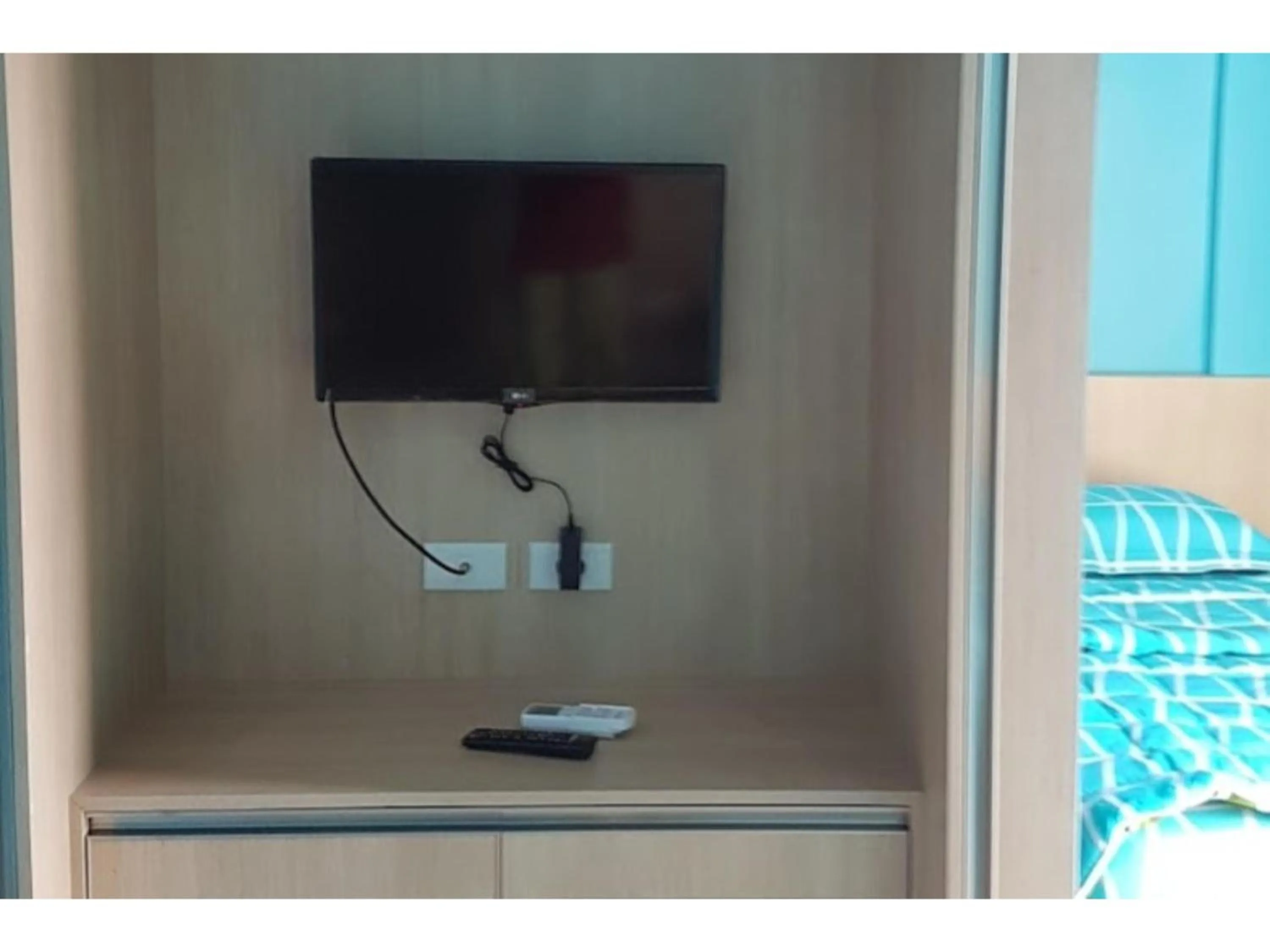 TV and multimedia in Hotel O White House SyariahNearOYO 93457 White House Syariah