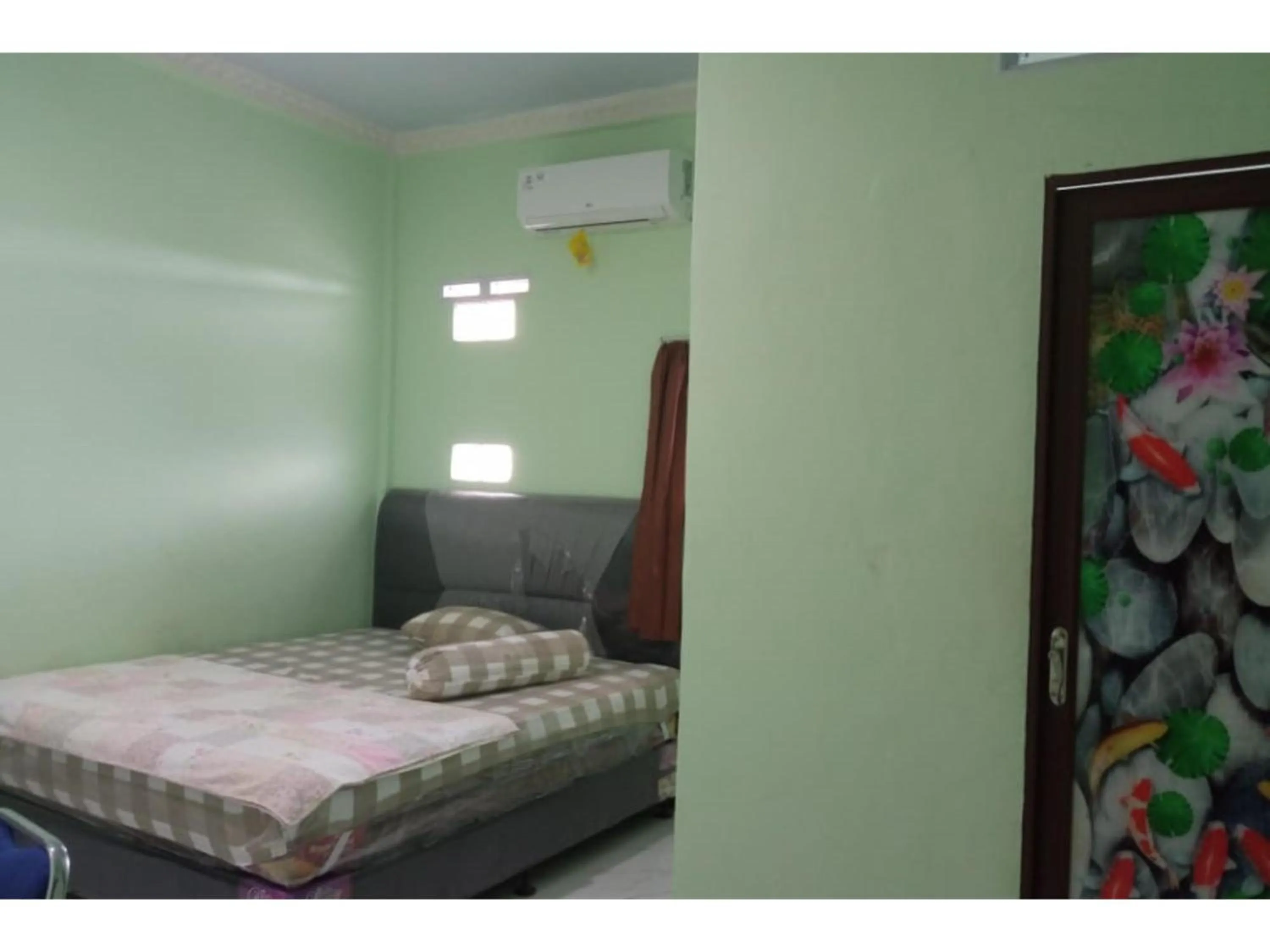 Bedroom, Bed in Hotel O White House SyariahNearOYO 93457 White House Syariah