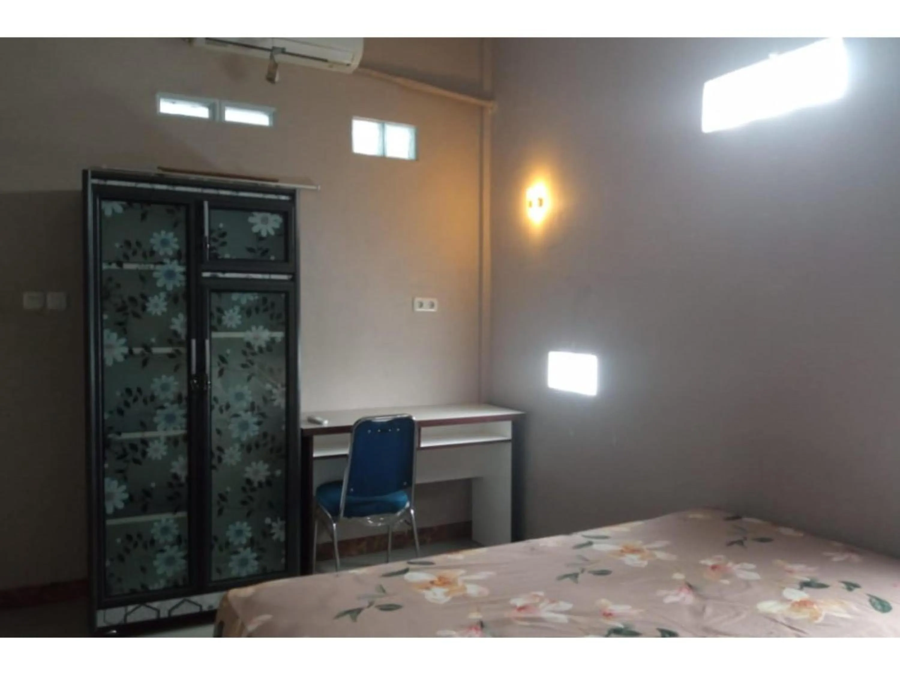 Bedroom in Hotel O White House SyariahNearOYO 93457 White House Syariah