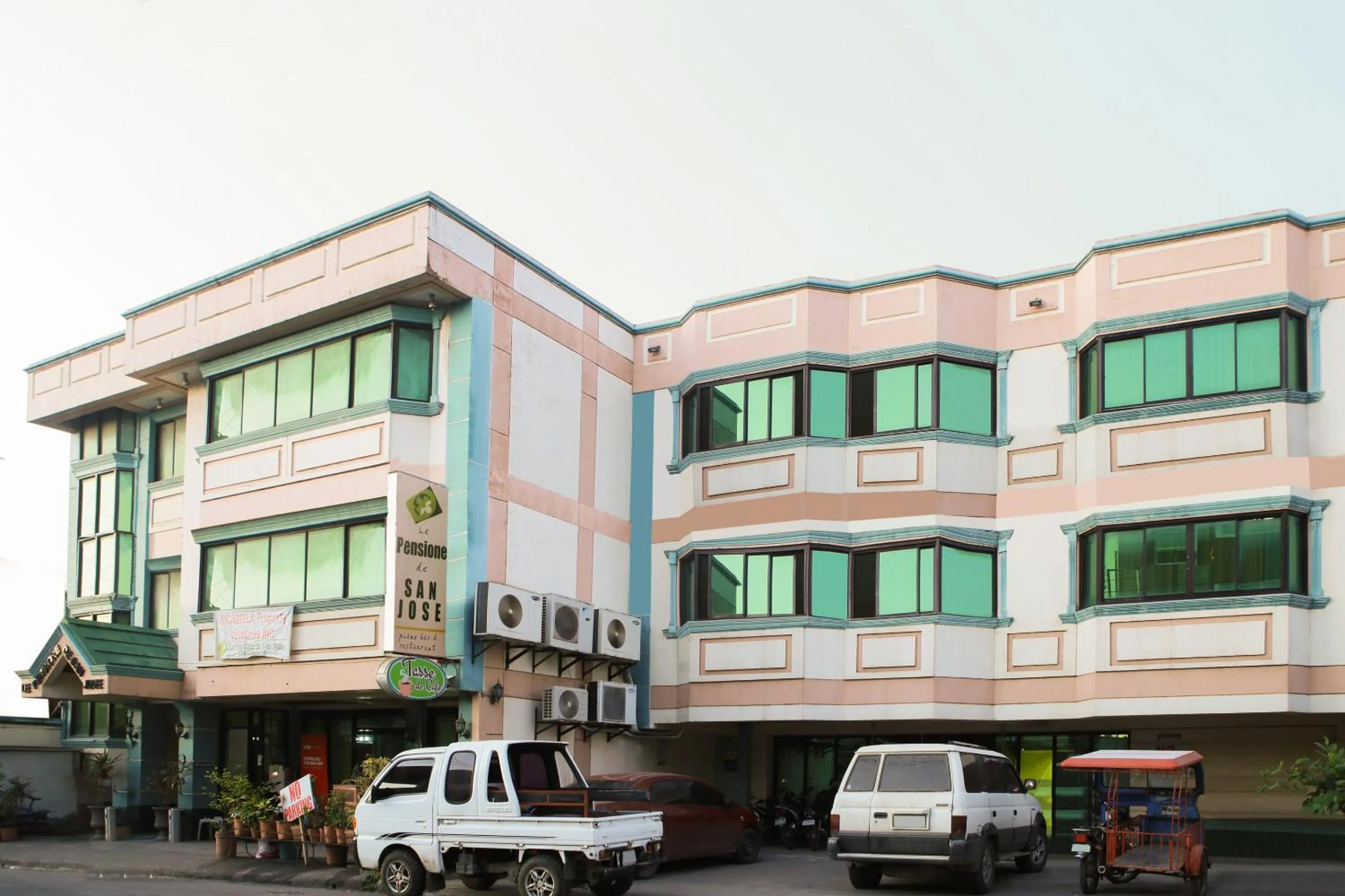 Facade/entrance in Le Pensione De San Jose