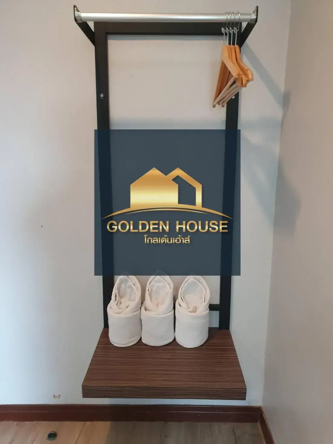 Deluxe Triple Room in Golden House Hotel Sakaeo Deluxe Triple Room in Golden House Hotel Sakaeo