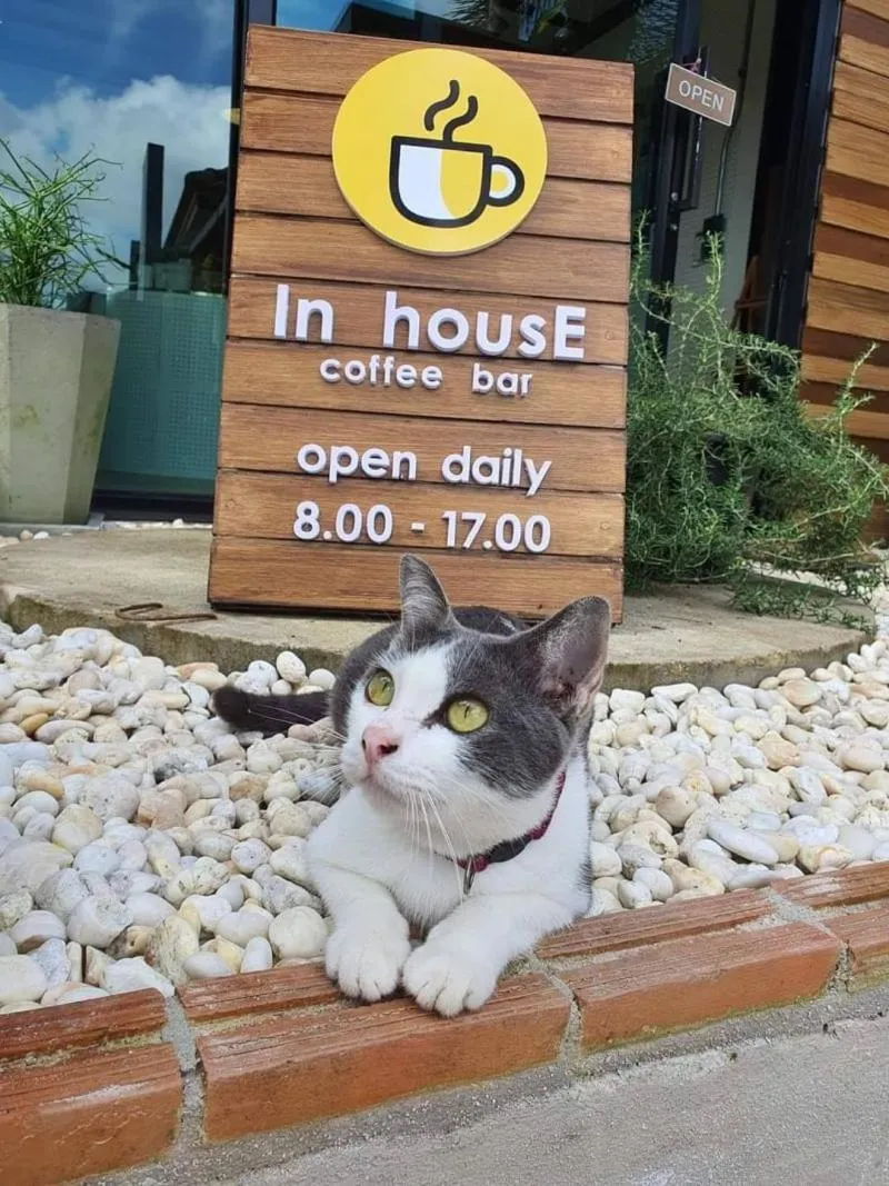 On-site shops in Golden House Hotel Sakaeo