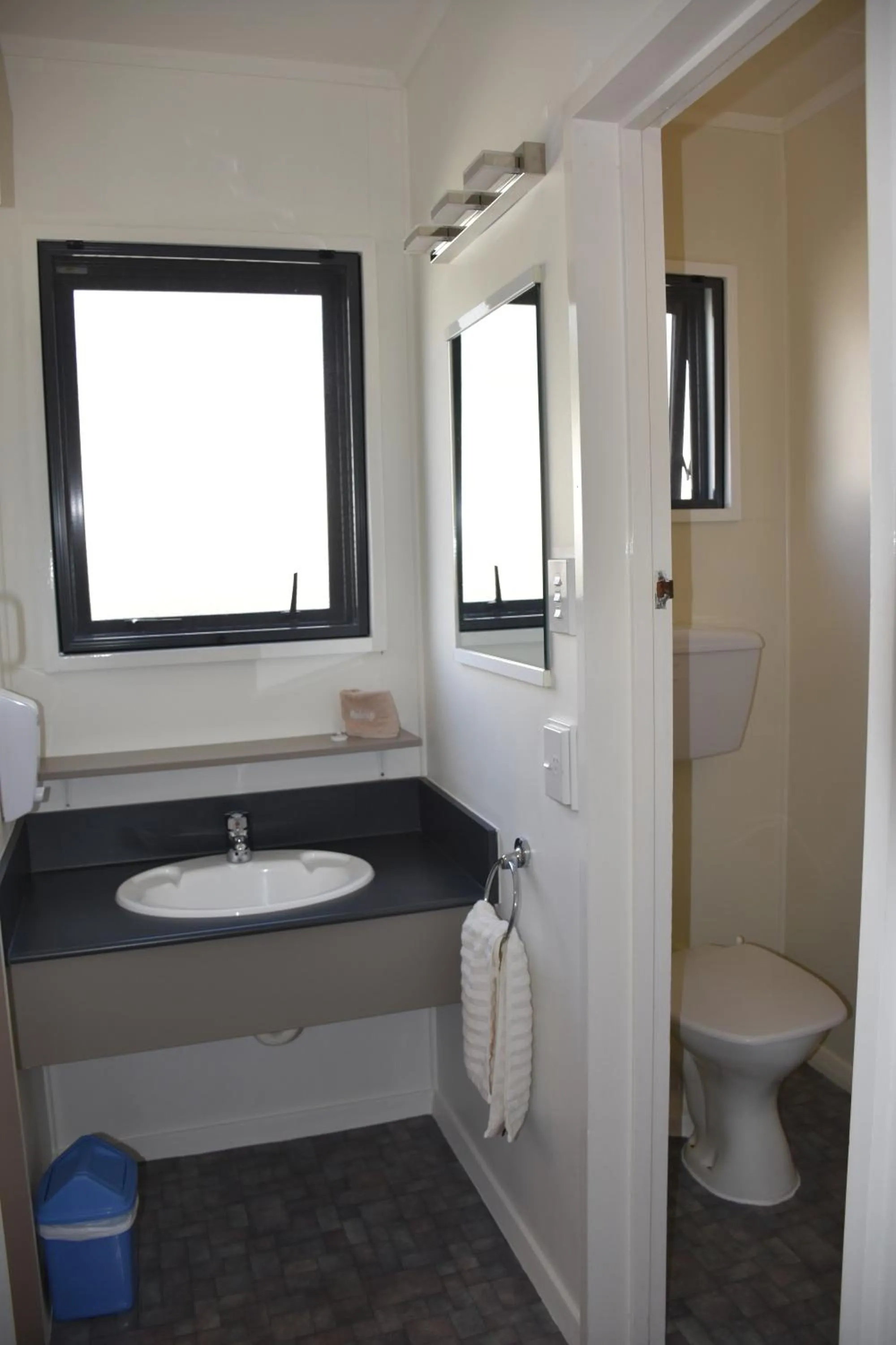 Bathroom in Roxburgh Motels