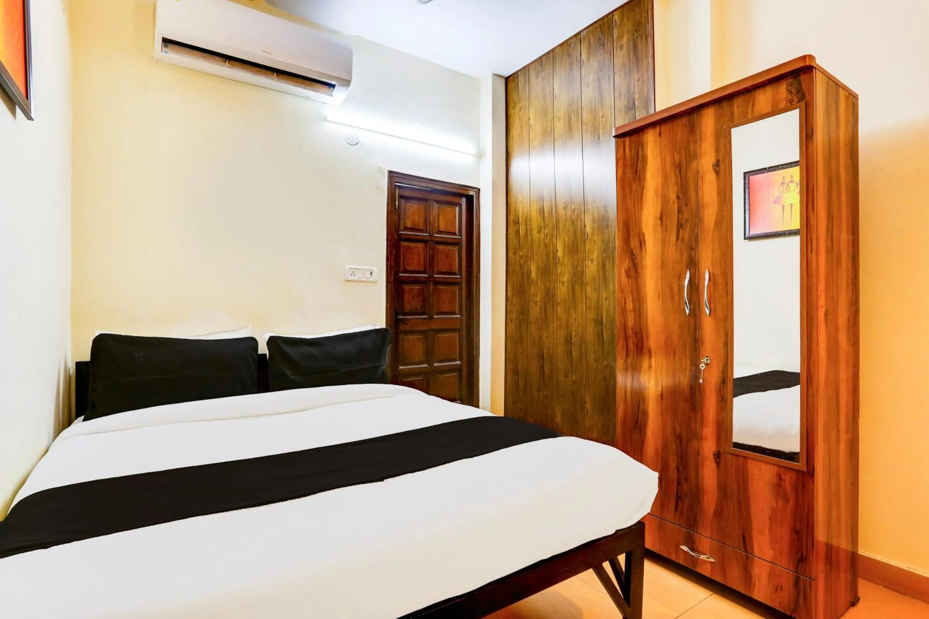 Bedroom, Bed in Hotel O KC