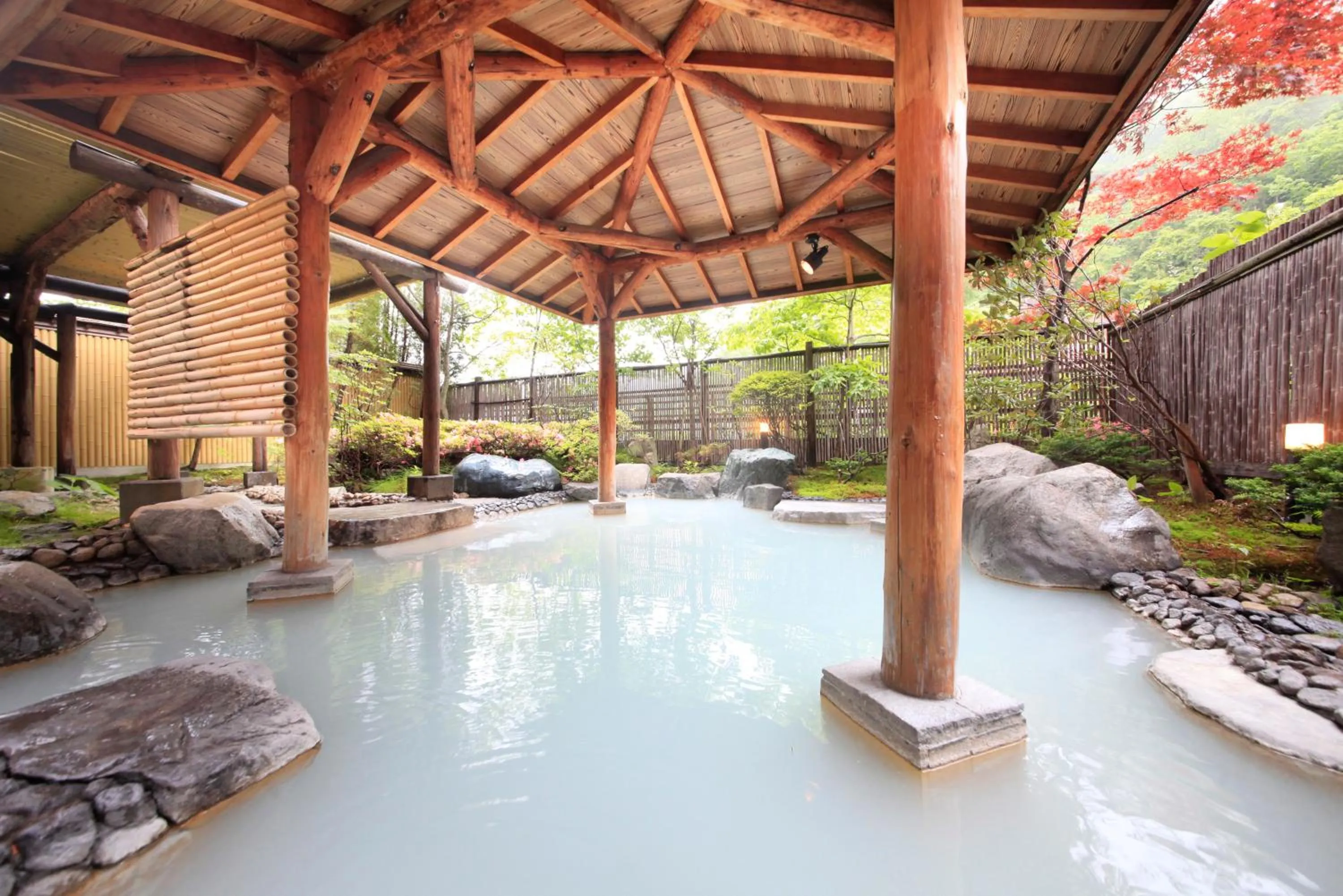 Hot Spring Bath in Ryotei Hanayura