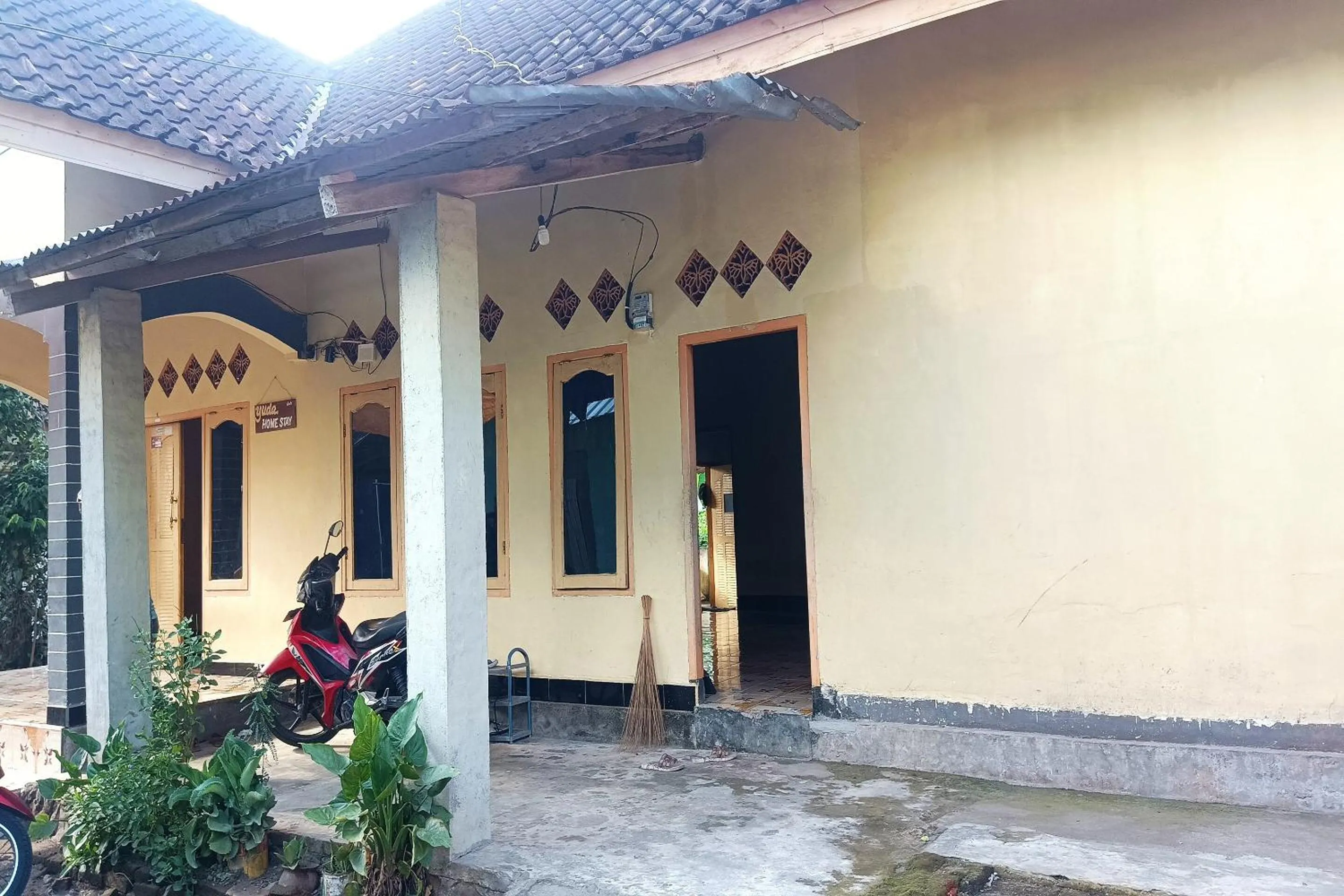 Facade/entrance in Hotel O Yuda Family Homestay Near Desa Wisata Hijau Bilebante