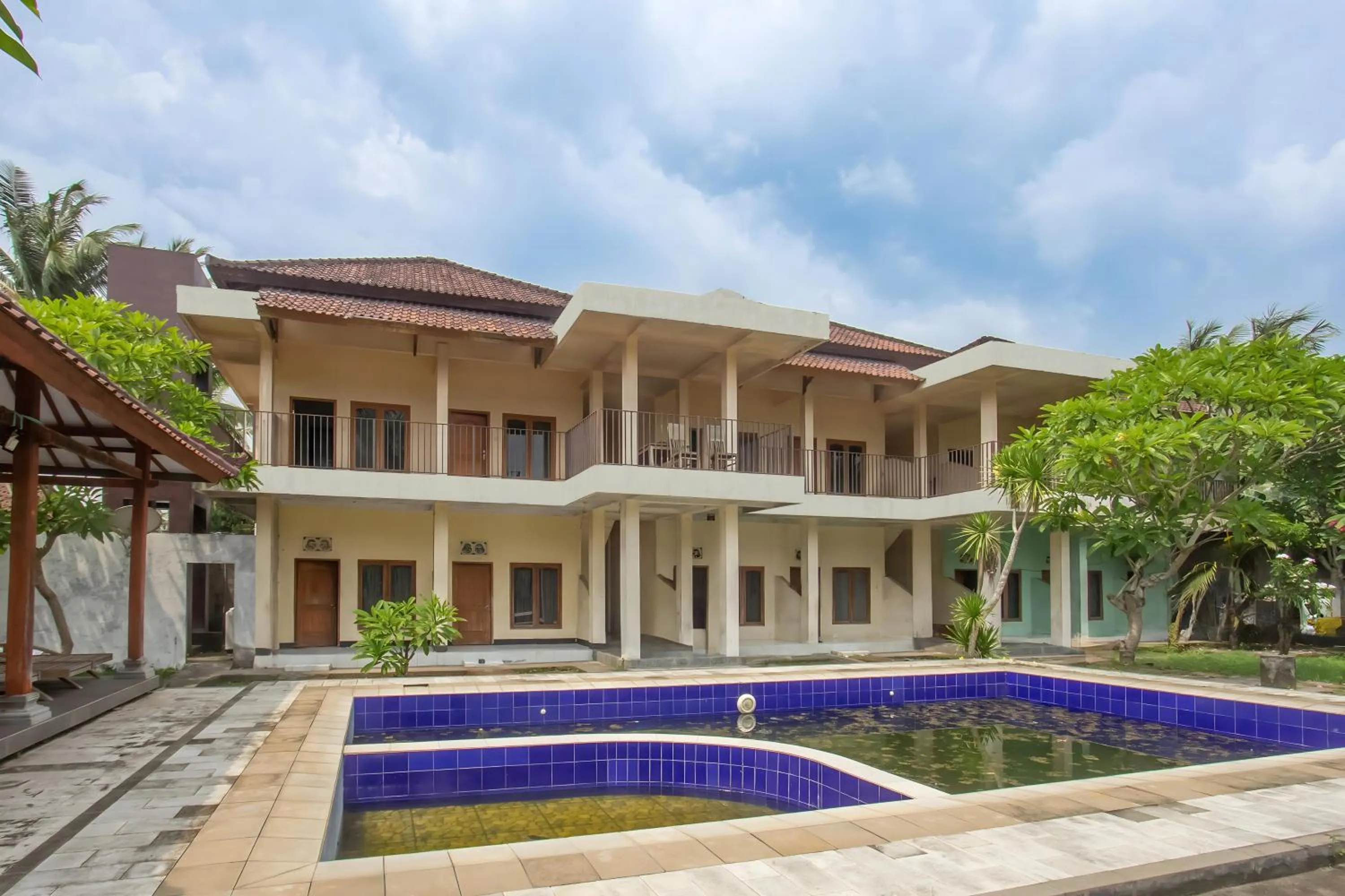 Facade/entrance in OYO 93440 Warde Hotel Near Sae Restaurant