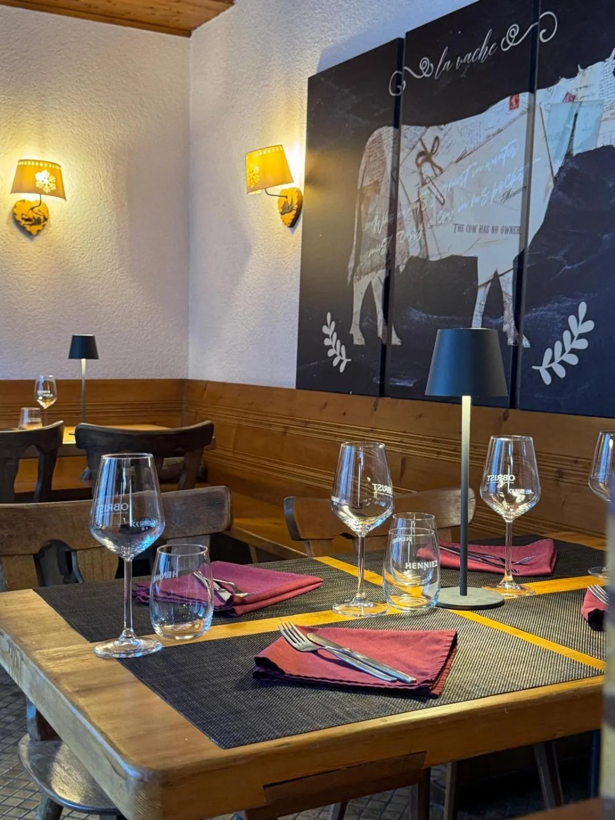 Restaurant/places to eat in Hotel La Tour d'Aï