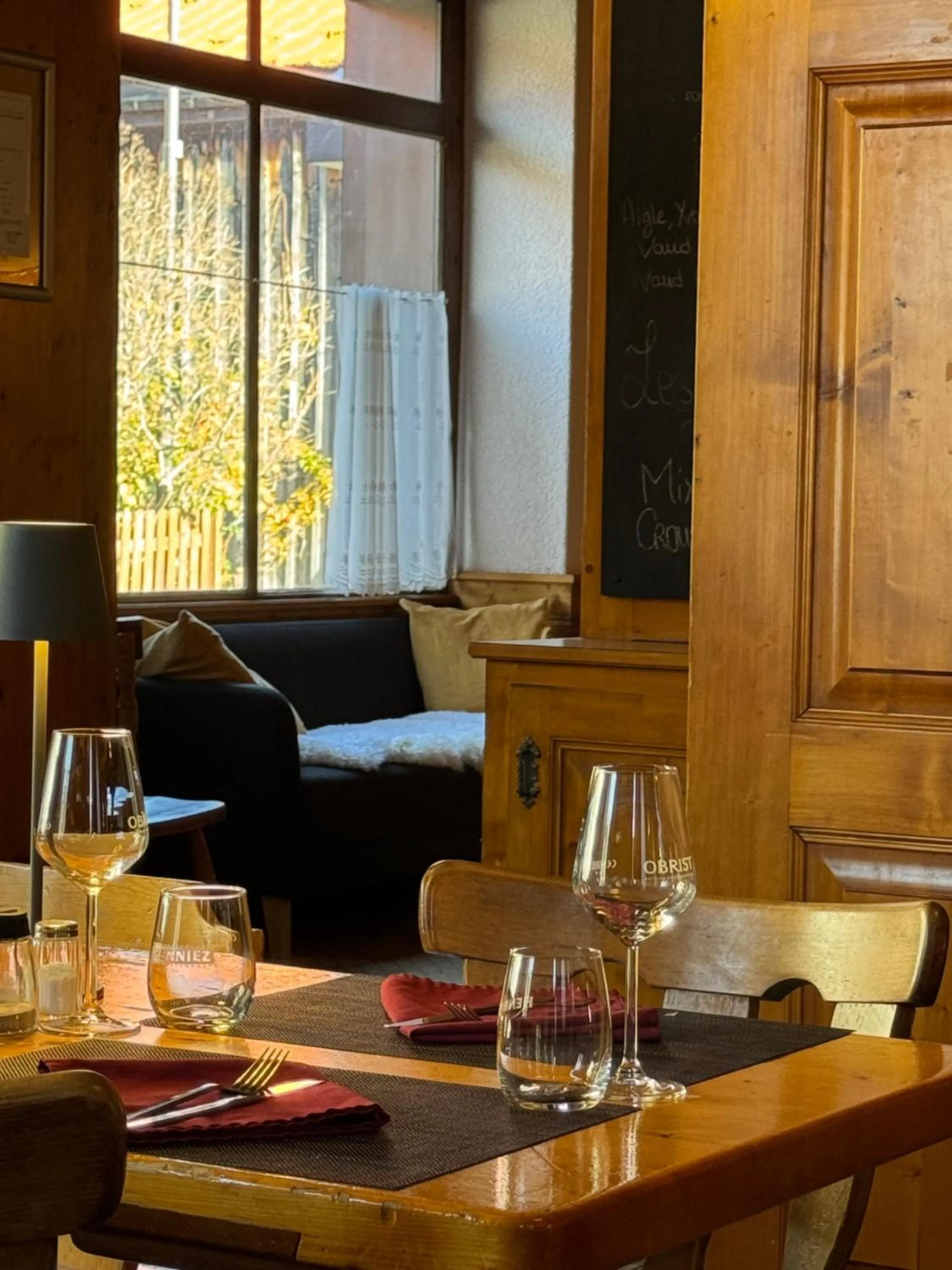 Food and drinks in Hotel La Tour d'Aï