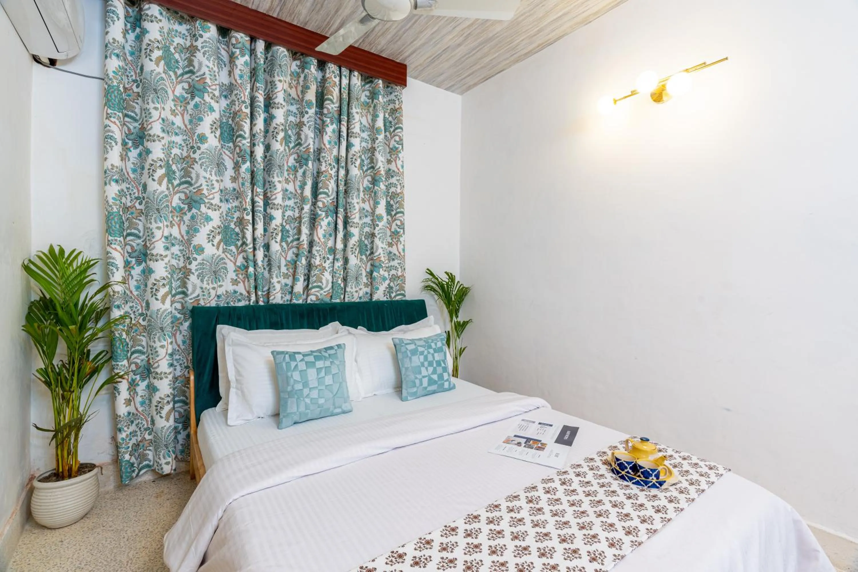 Bed in Homlee-Excellency Large 4BHK-South Delhi- NFC