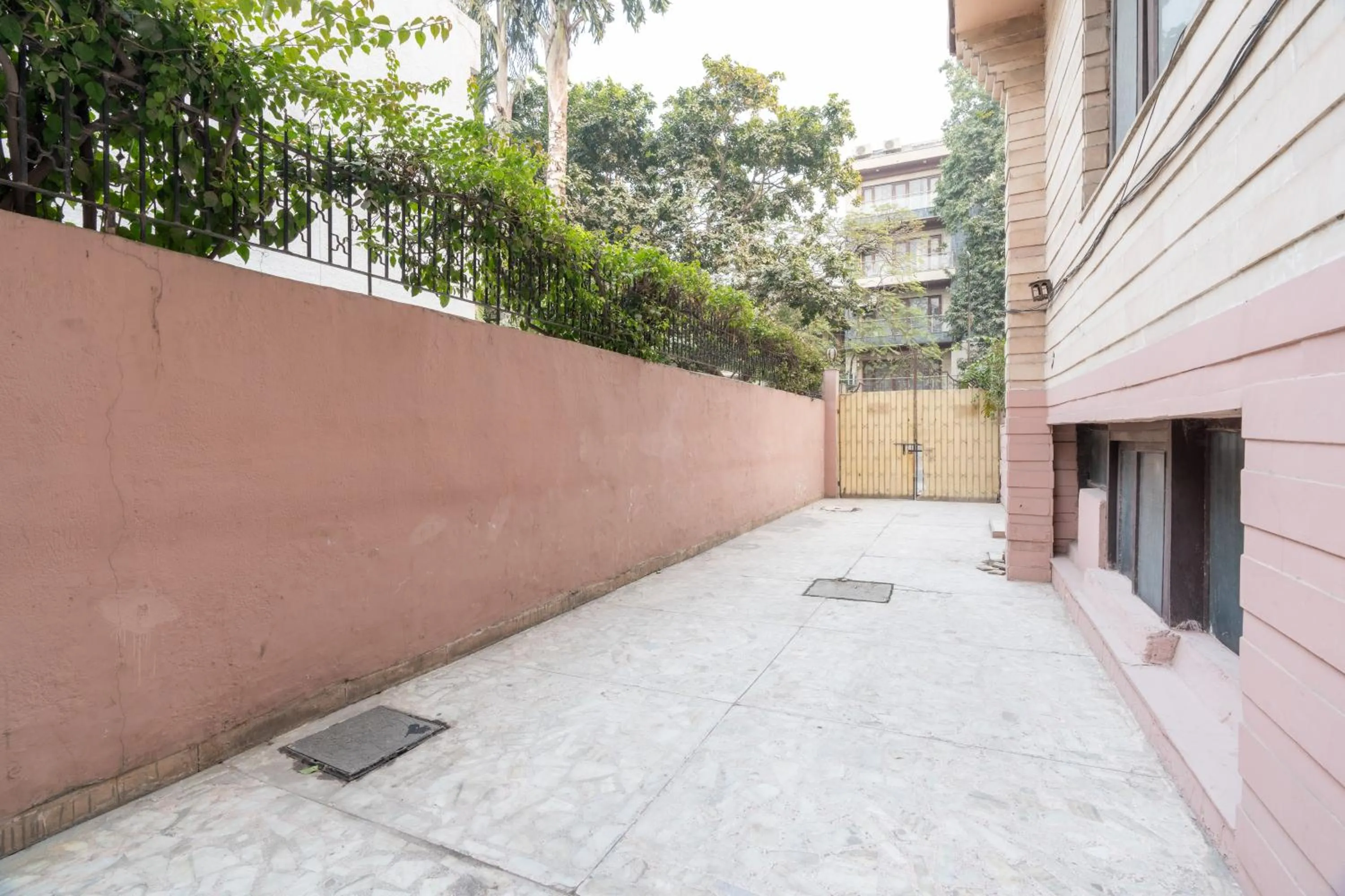 Property building in Homlee-Excellency Large 4BHK-South Delhi- NFC