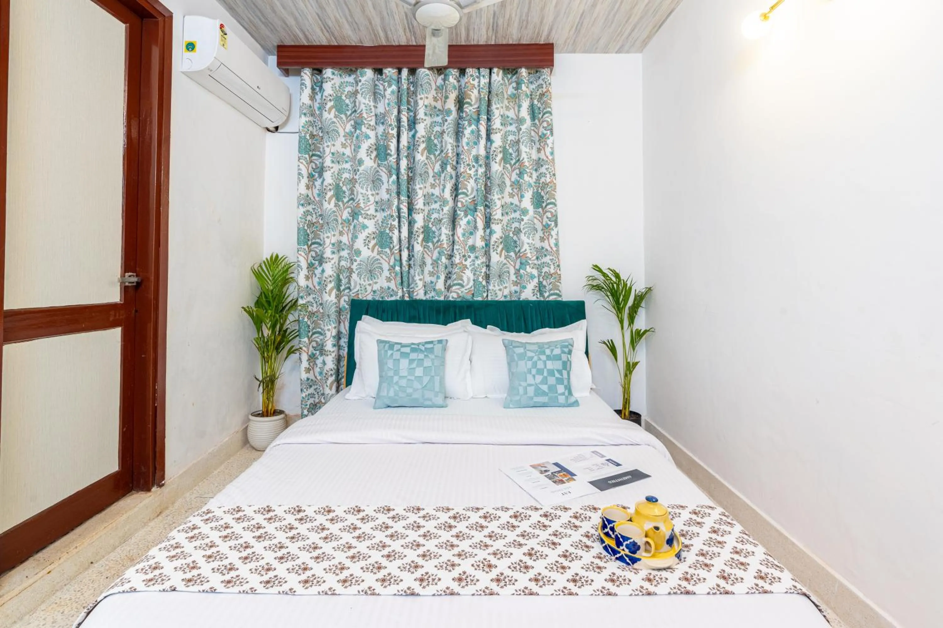 Bed in Homlee-Excellency Large 4BHK-South Delhi- NFC