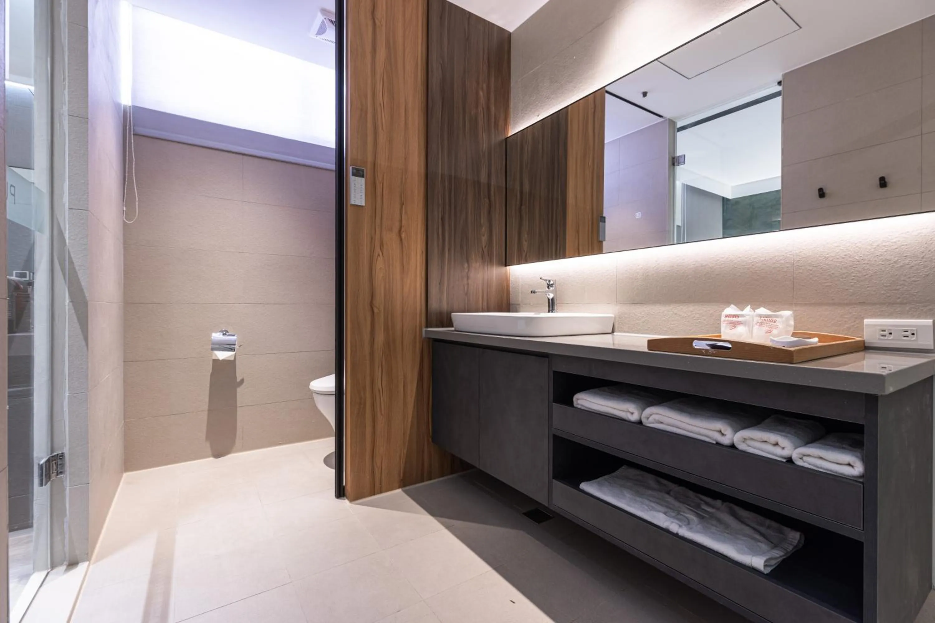 Bathroom, Bed in Green Hotel