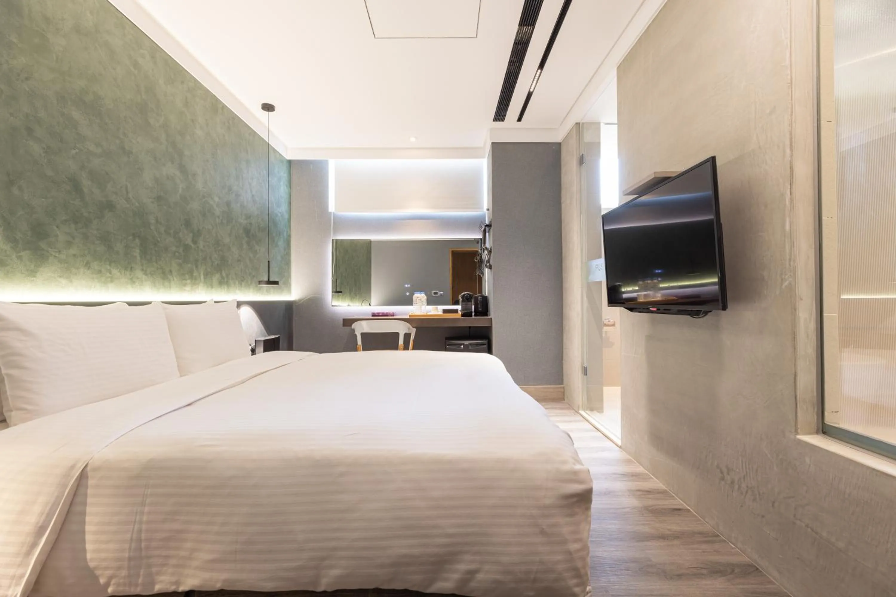 Photo of the whole room, Bed in Green Hotel