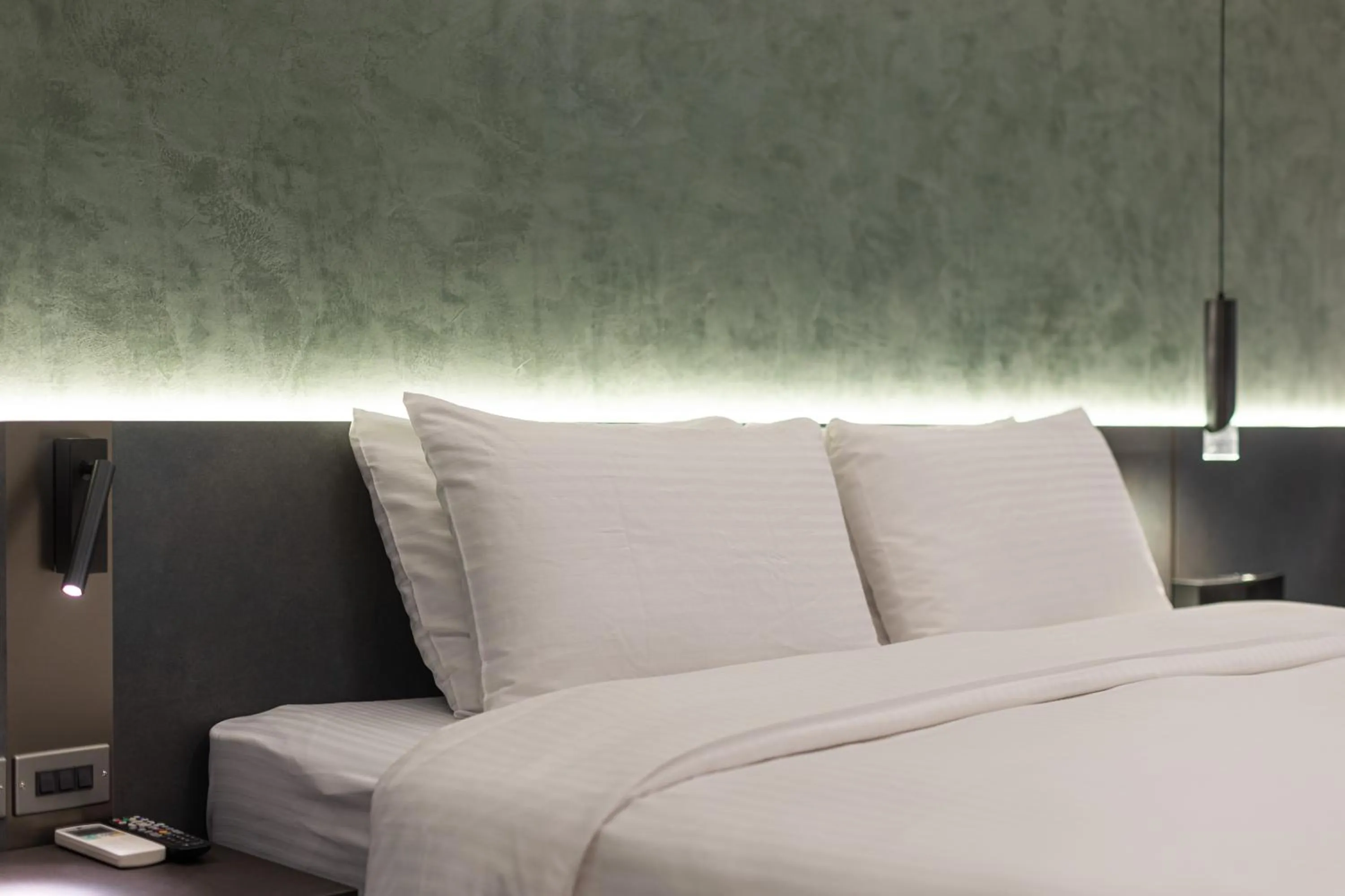 Bedroom, Bed in Green Hotel