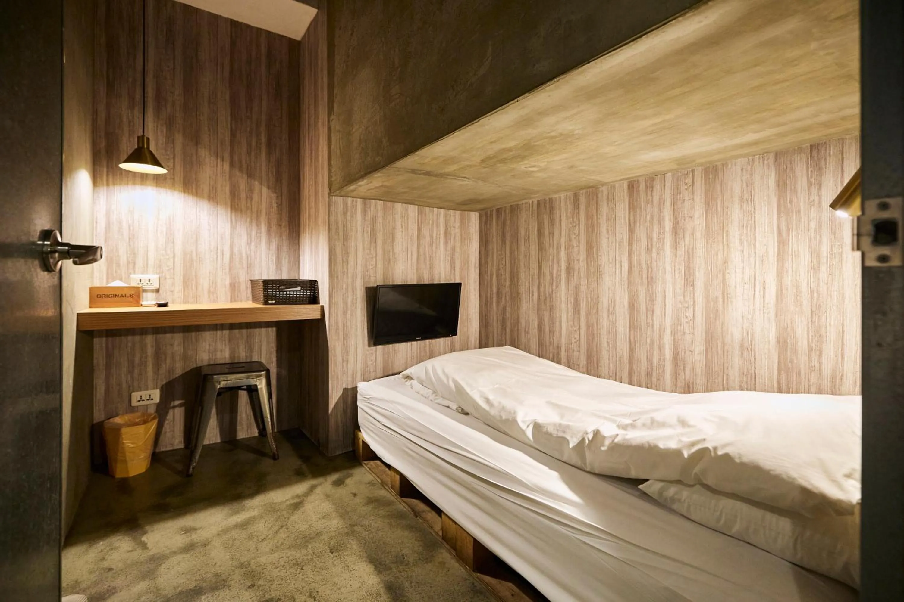 Photo of the whole room, Bed in York Hotel