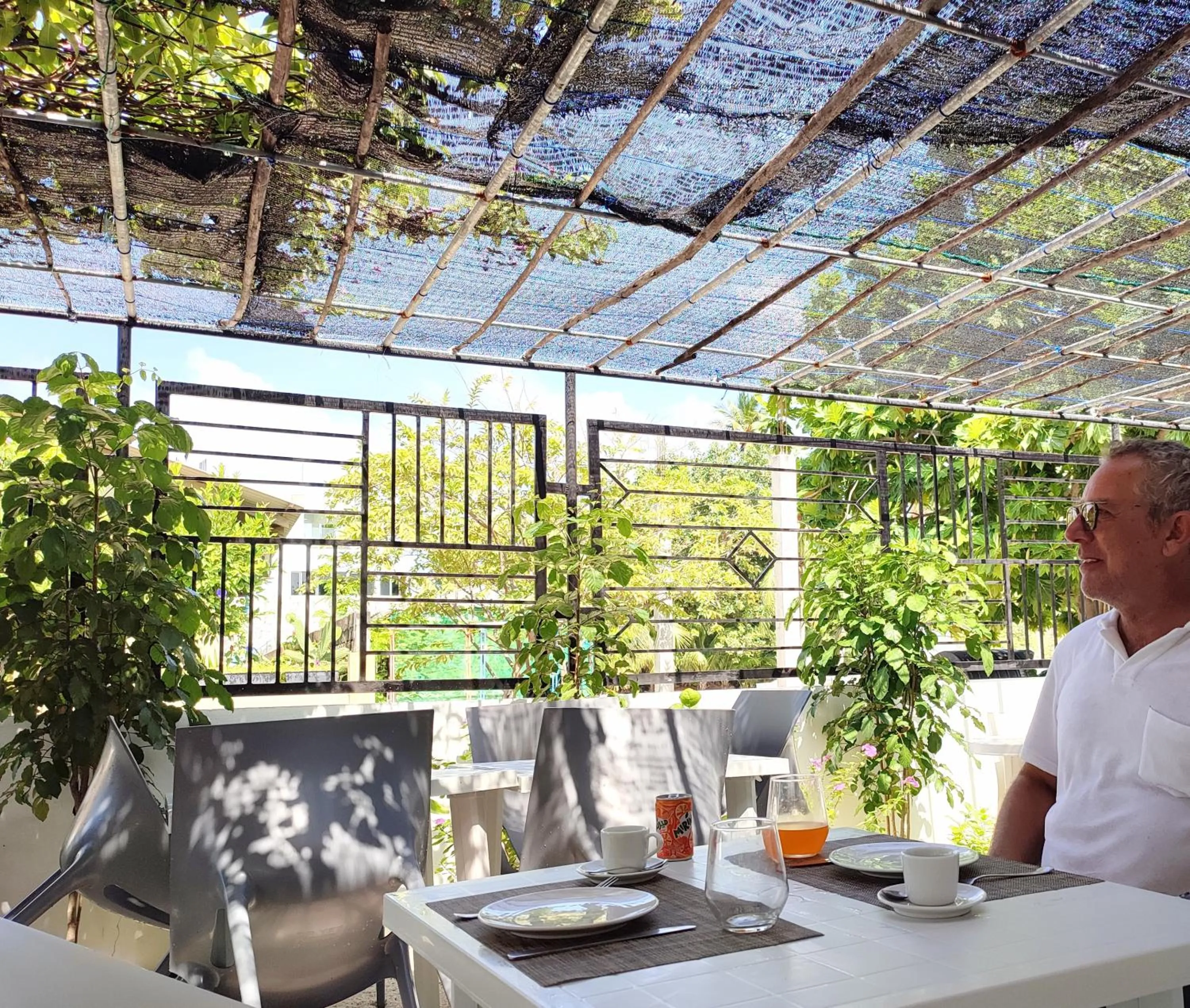 Restaurant/places to eat in EQ SURF RETREAT